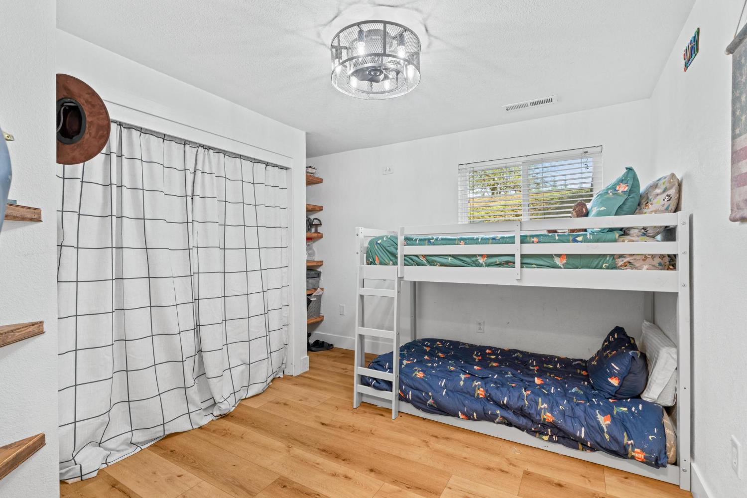 9576 Meadow Dr, Winton, CA 95388