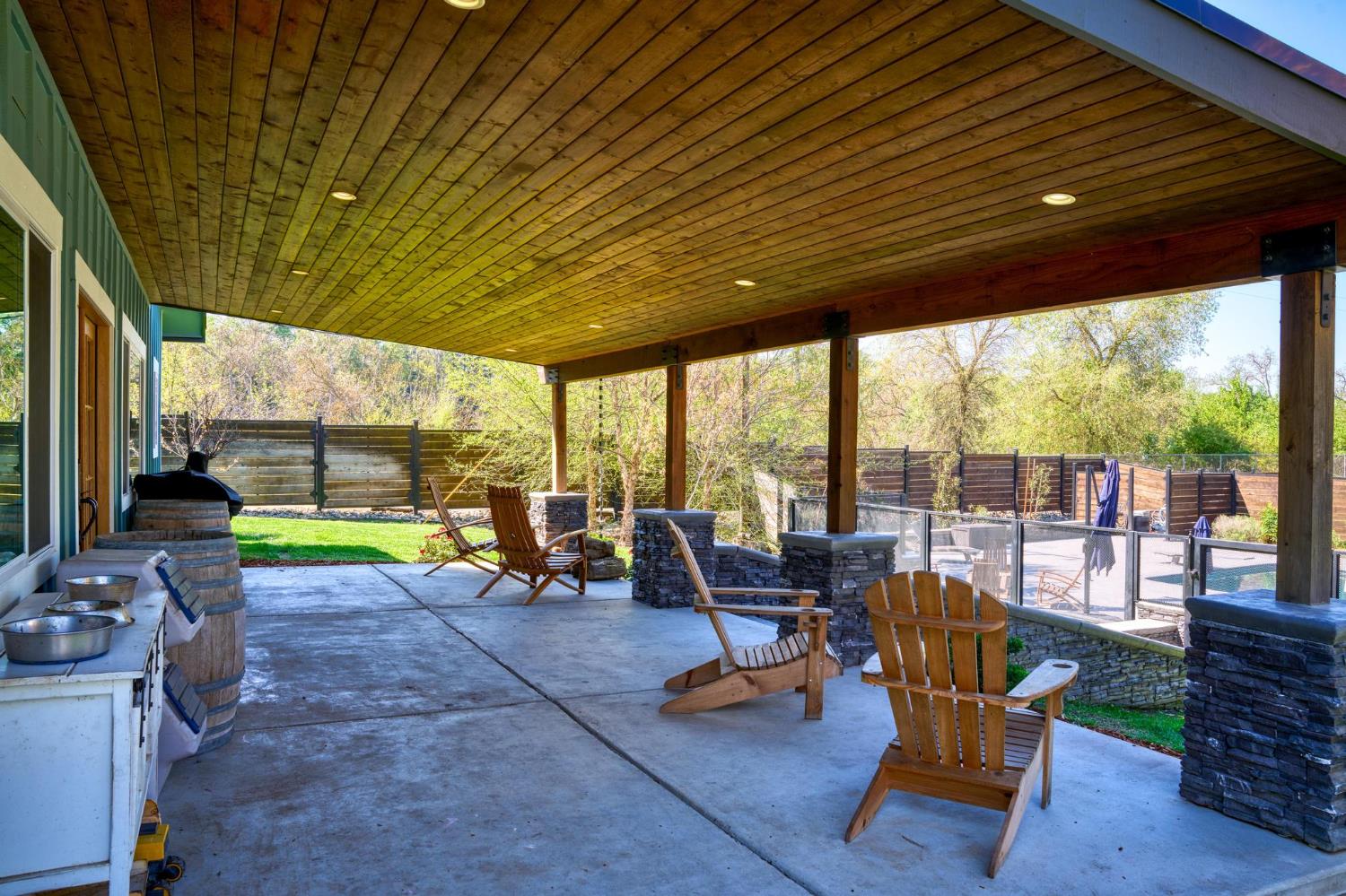 9576 Meadow Dr, Winton, CA 95388