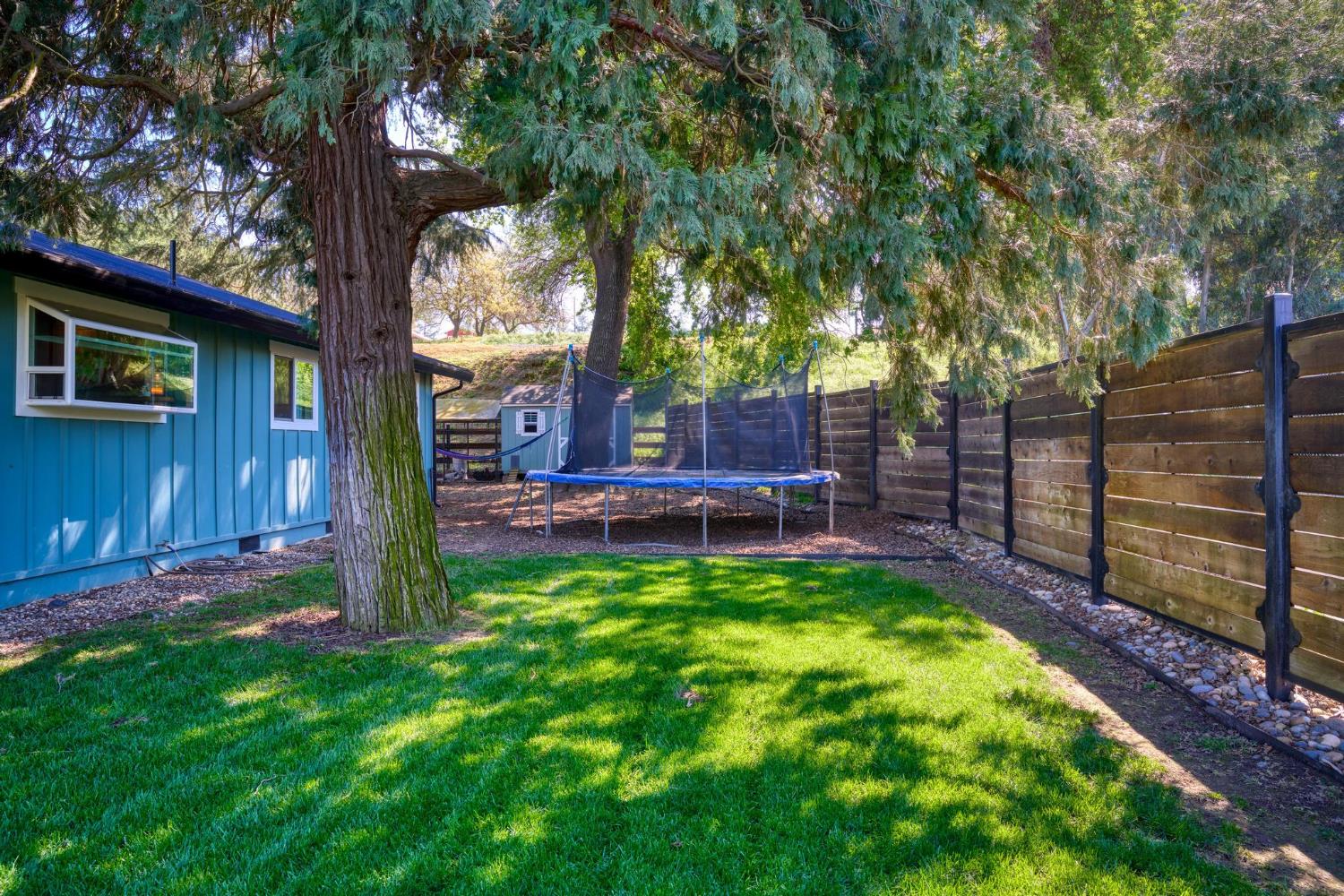 9576 Meadow Dr, Winton, CA 95388