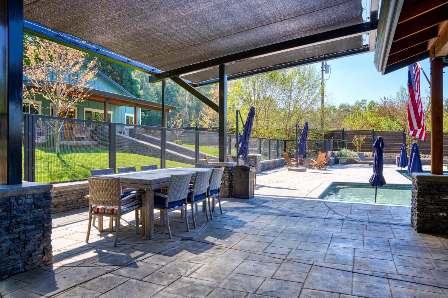 9576 Meadow Dr, Winton, CA 95388