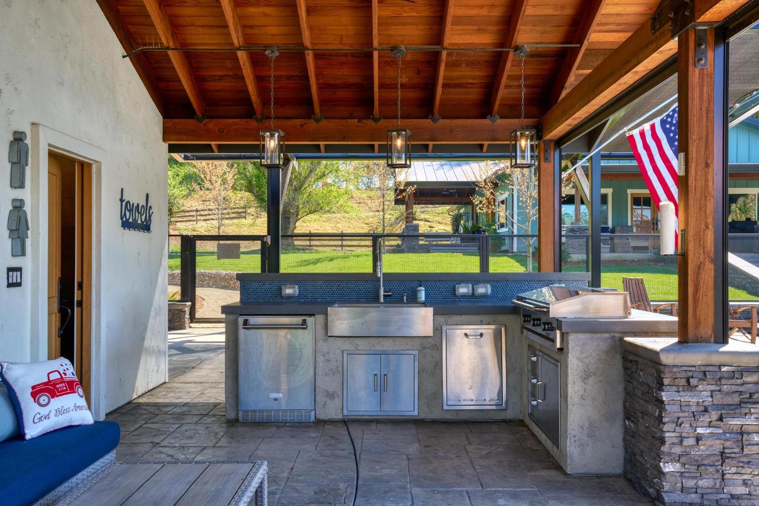 9576 Meadow Dr, Winton, CA 95388