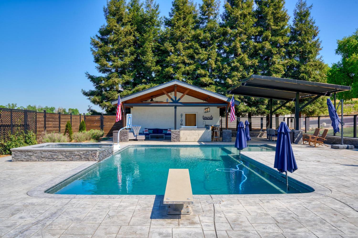 9576 Meadow Dr, Winton, CA 95388