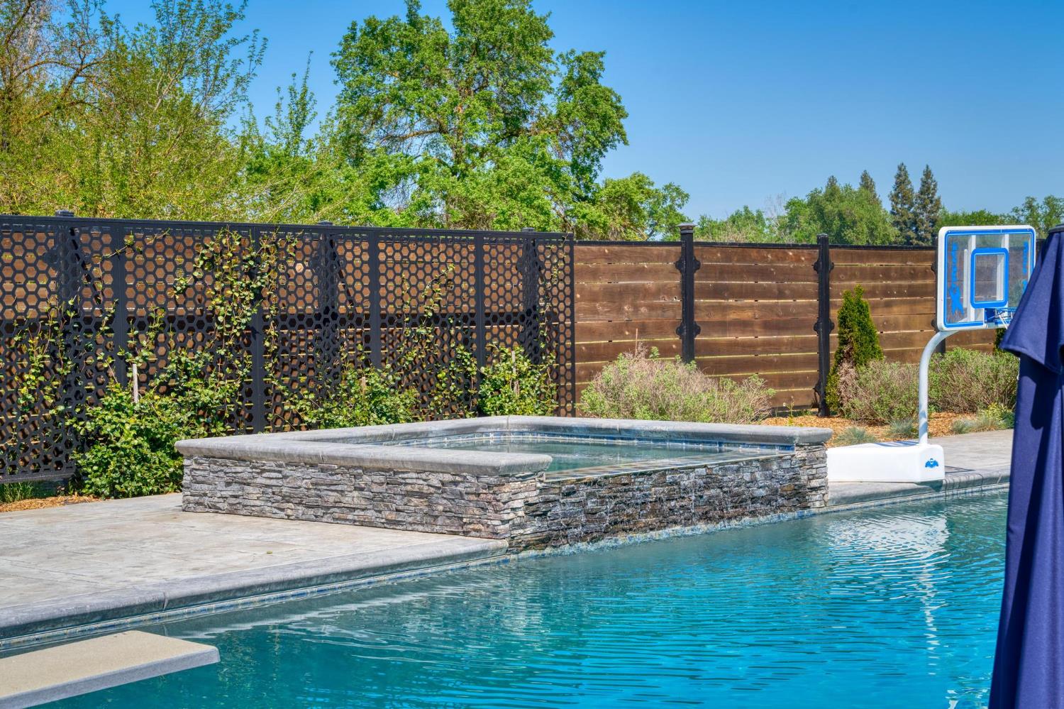 9576 Meadow Dr, Winton, CA 95388