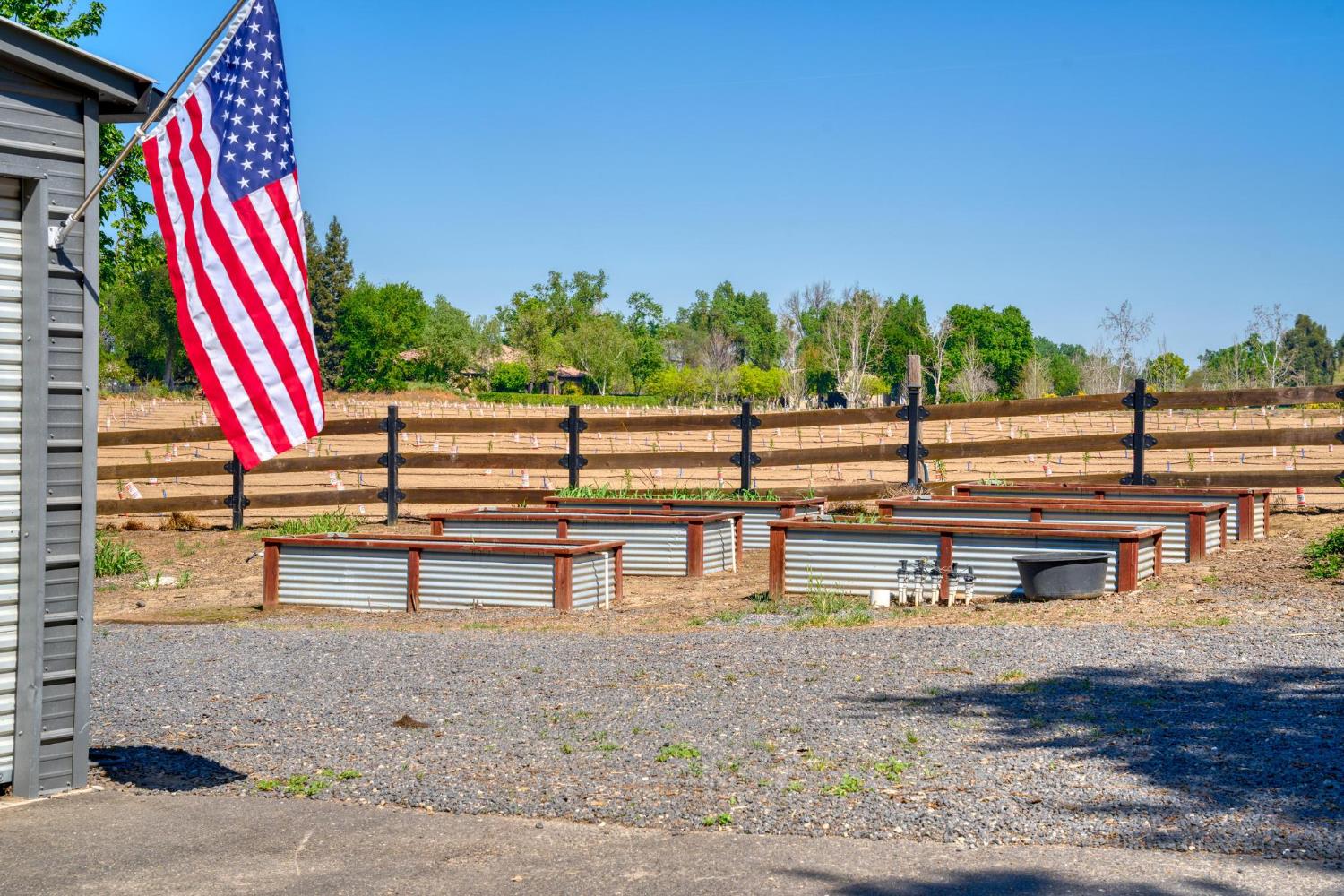 9576 Meadow Dr, Winton, CA 95388