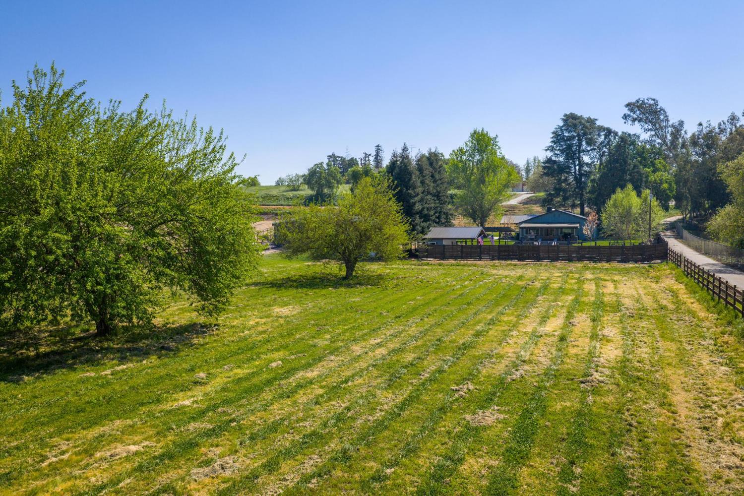 9576 Meadow Dr, Winton, CA 95388