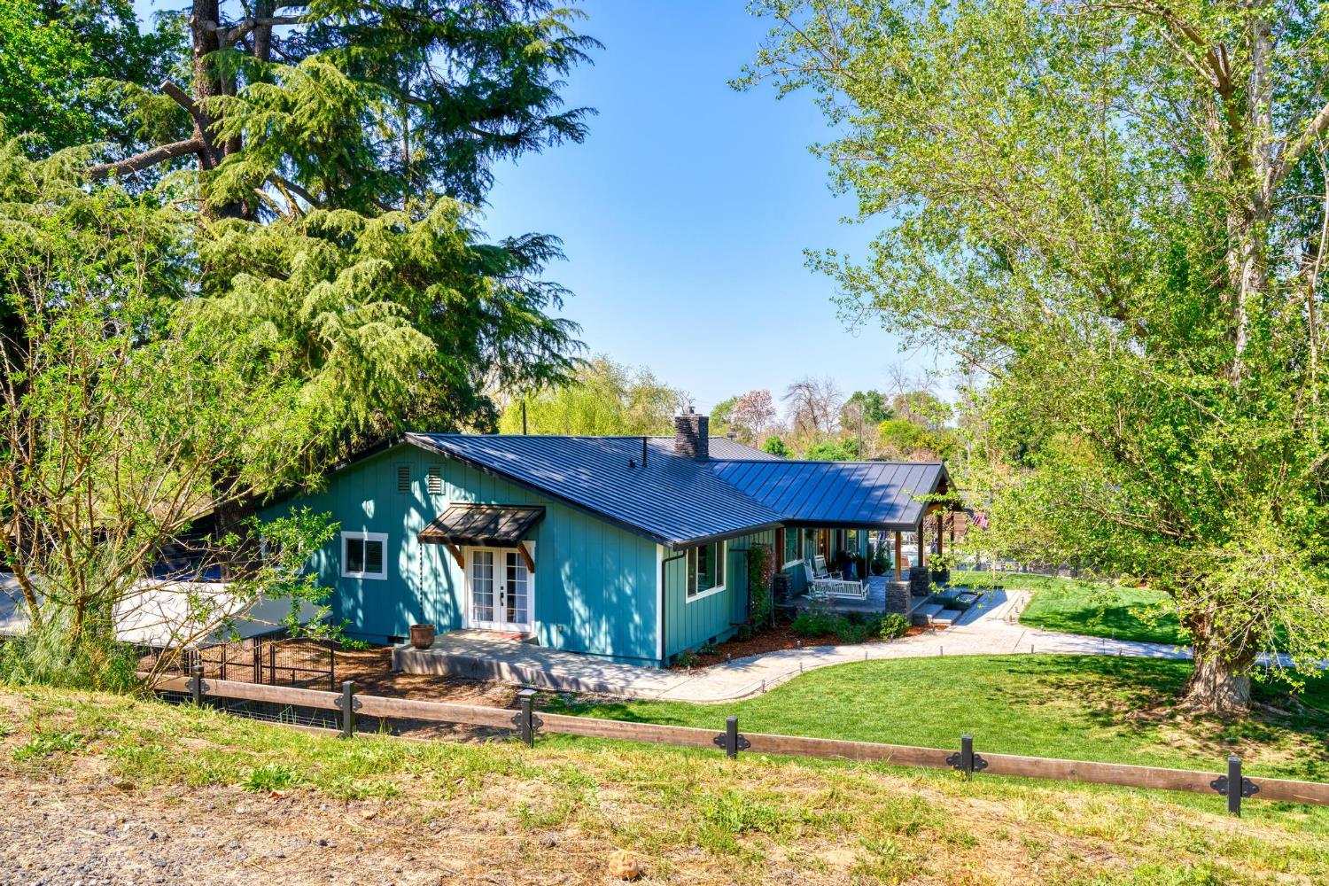 9576 Meadow Dr, Winton, CA 95388