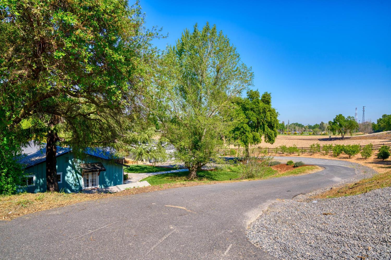 9576 Meadow Dr, Winton, CA 95388