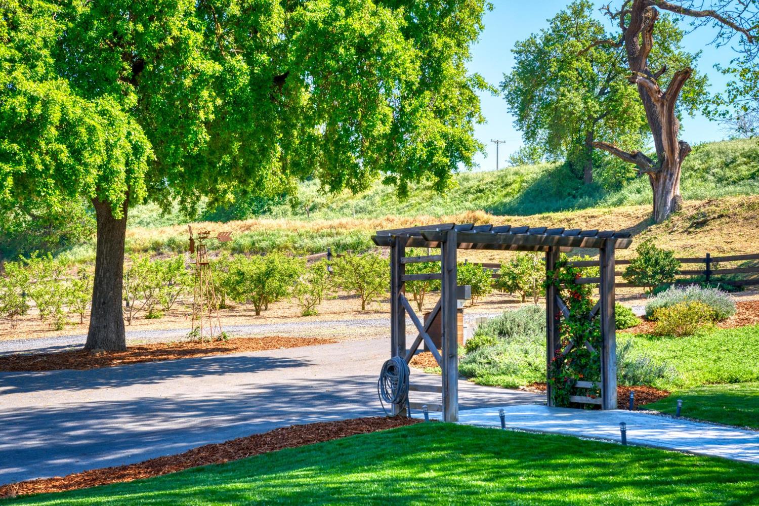 9576 Meadow Dr, Winton, CA 95388