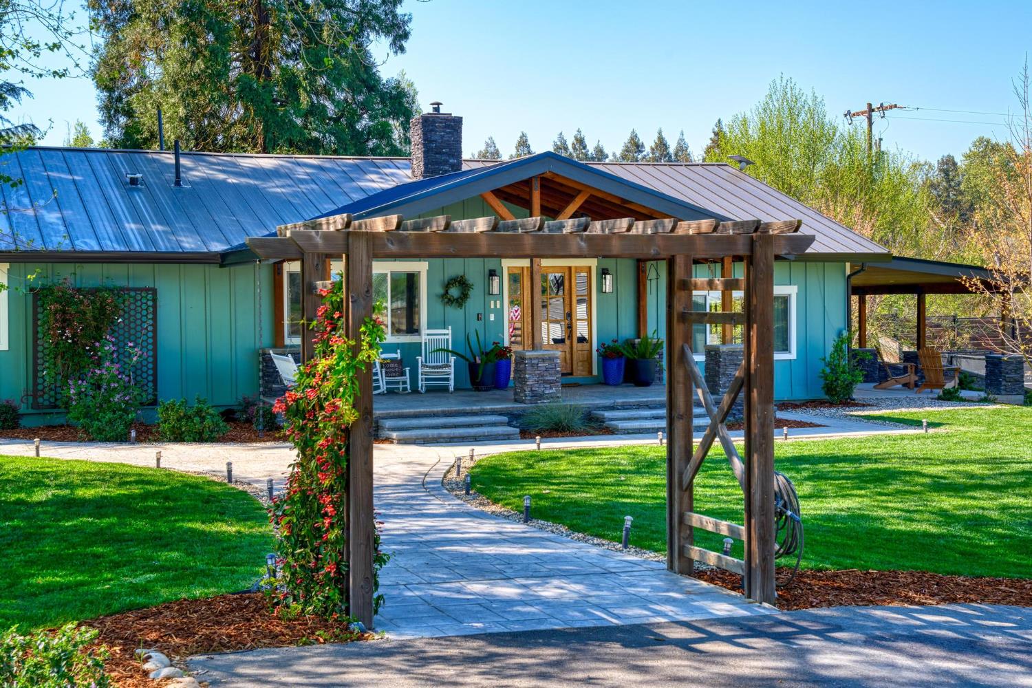 9576 Meadow Dr, Winton, CA 95388