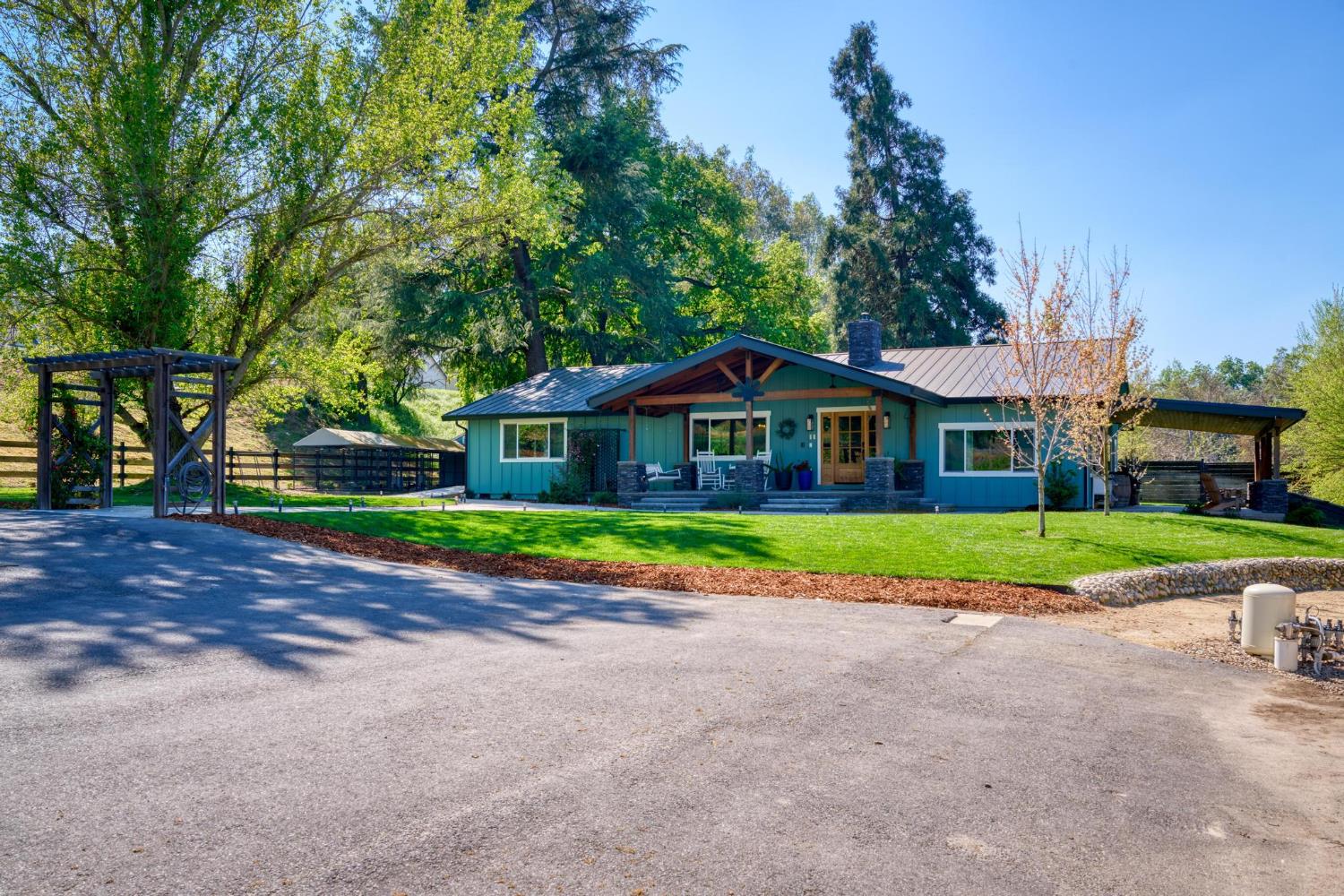 9576 Meadow Dr, Winton, CA 95388