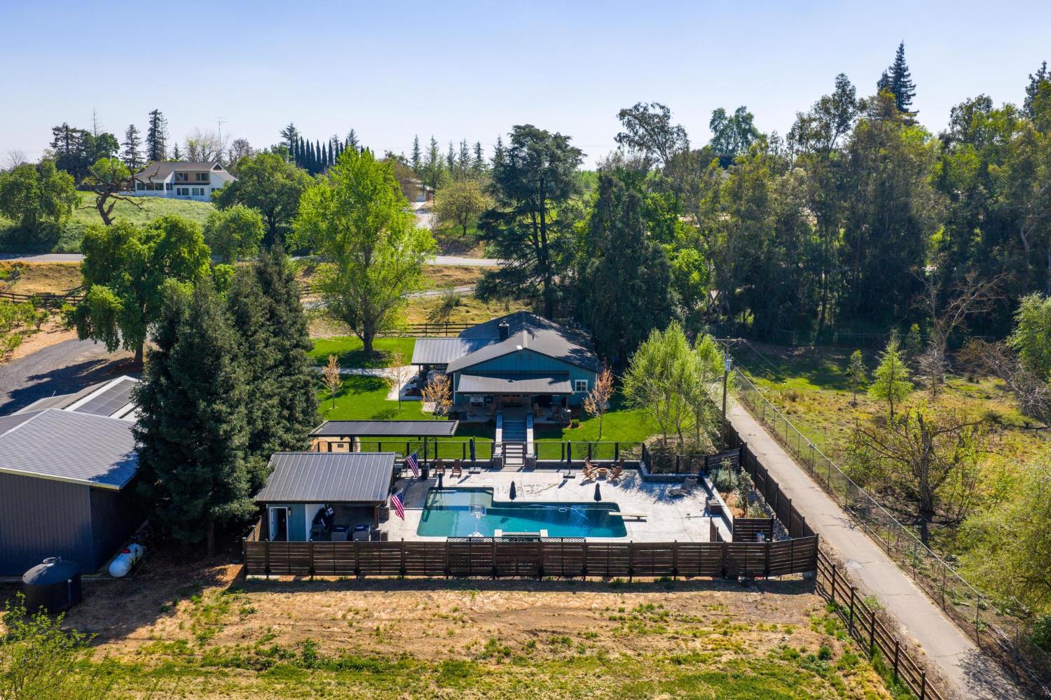 9576 Meadow Dr, Winton, CA 95388