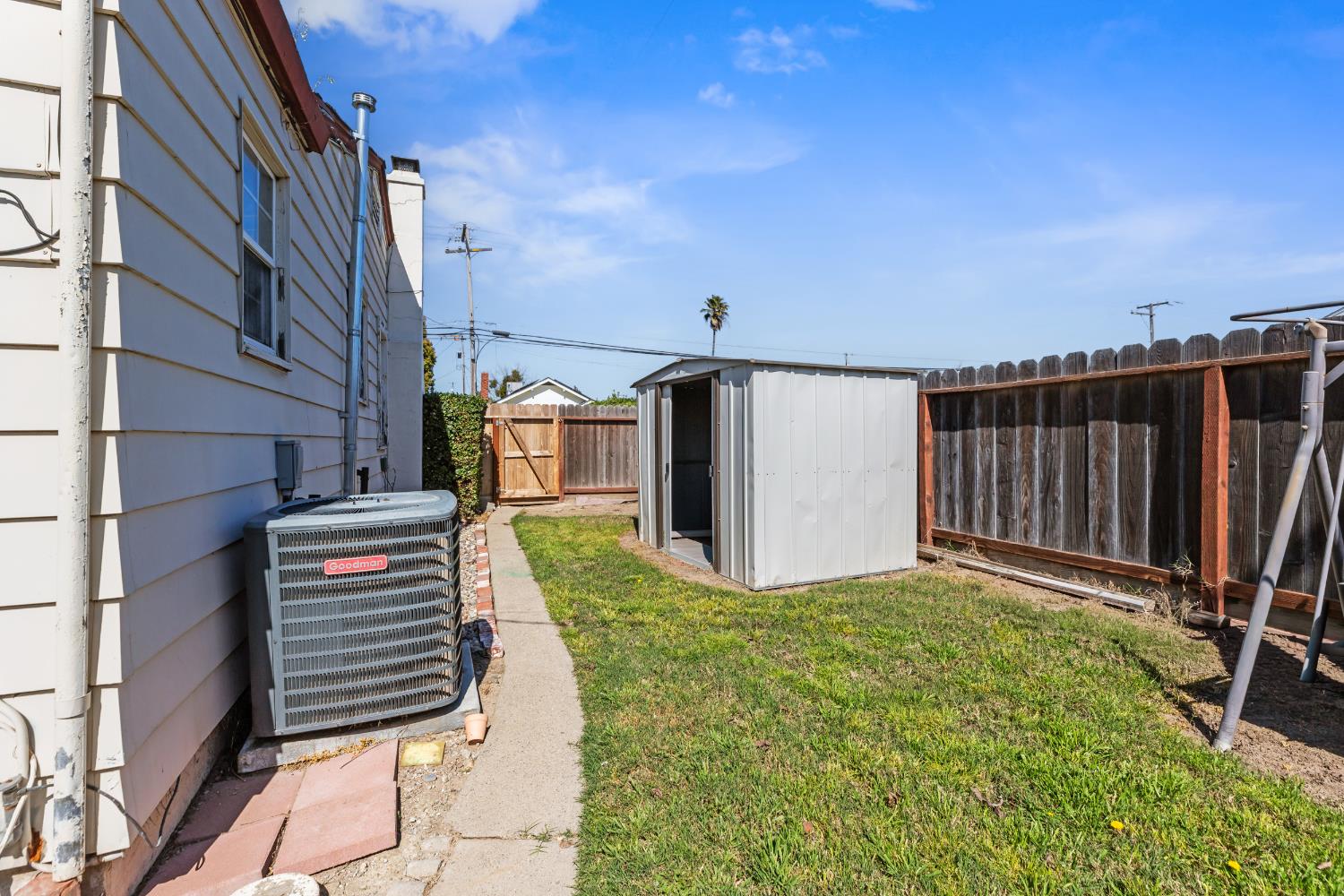 621 Poplar St, Oakdale, CA 95361