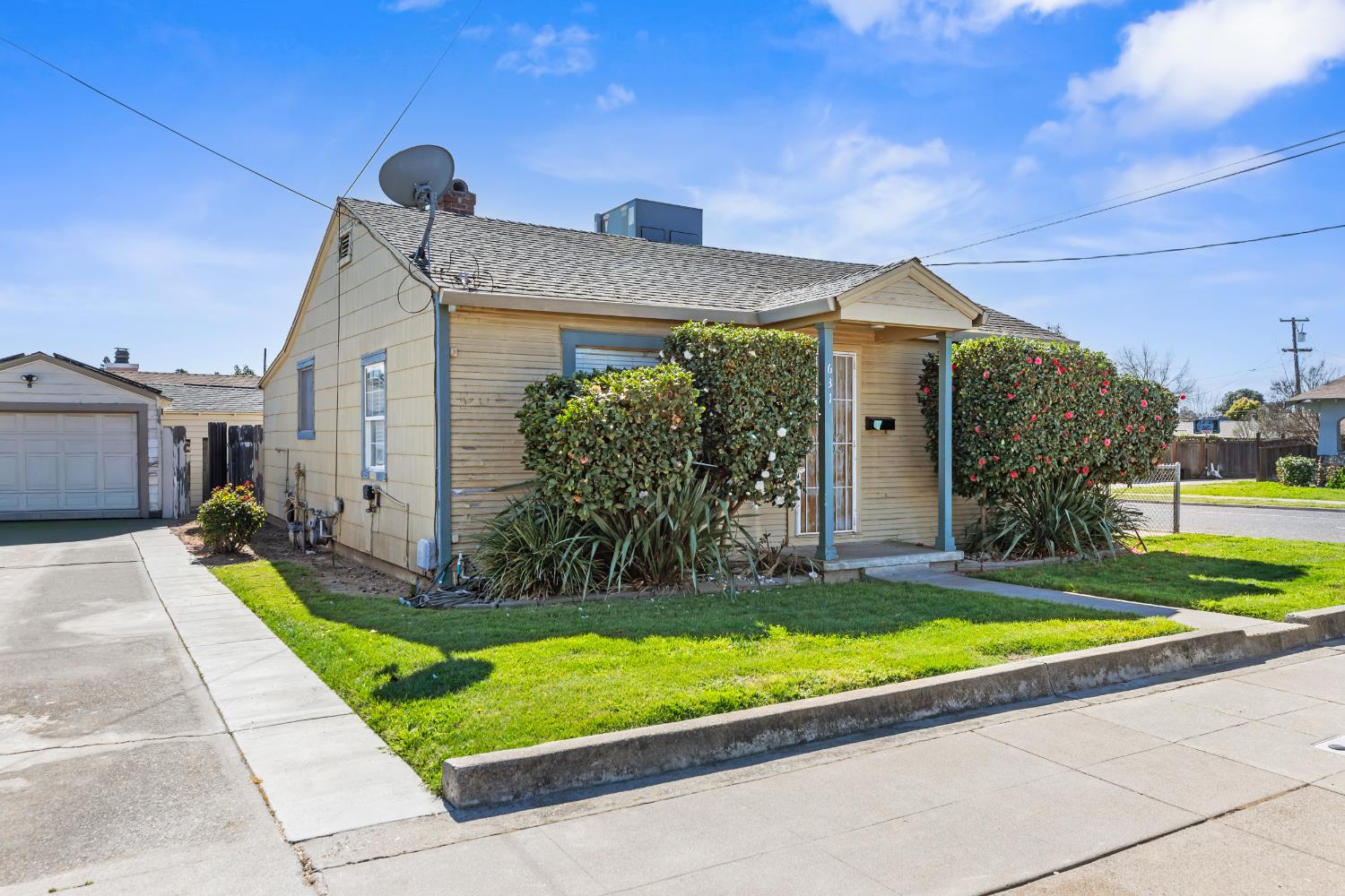 621 Poplar St, Oakdale, CA 95361