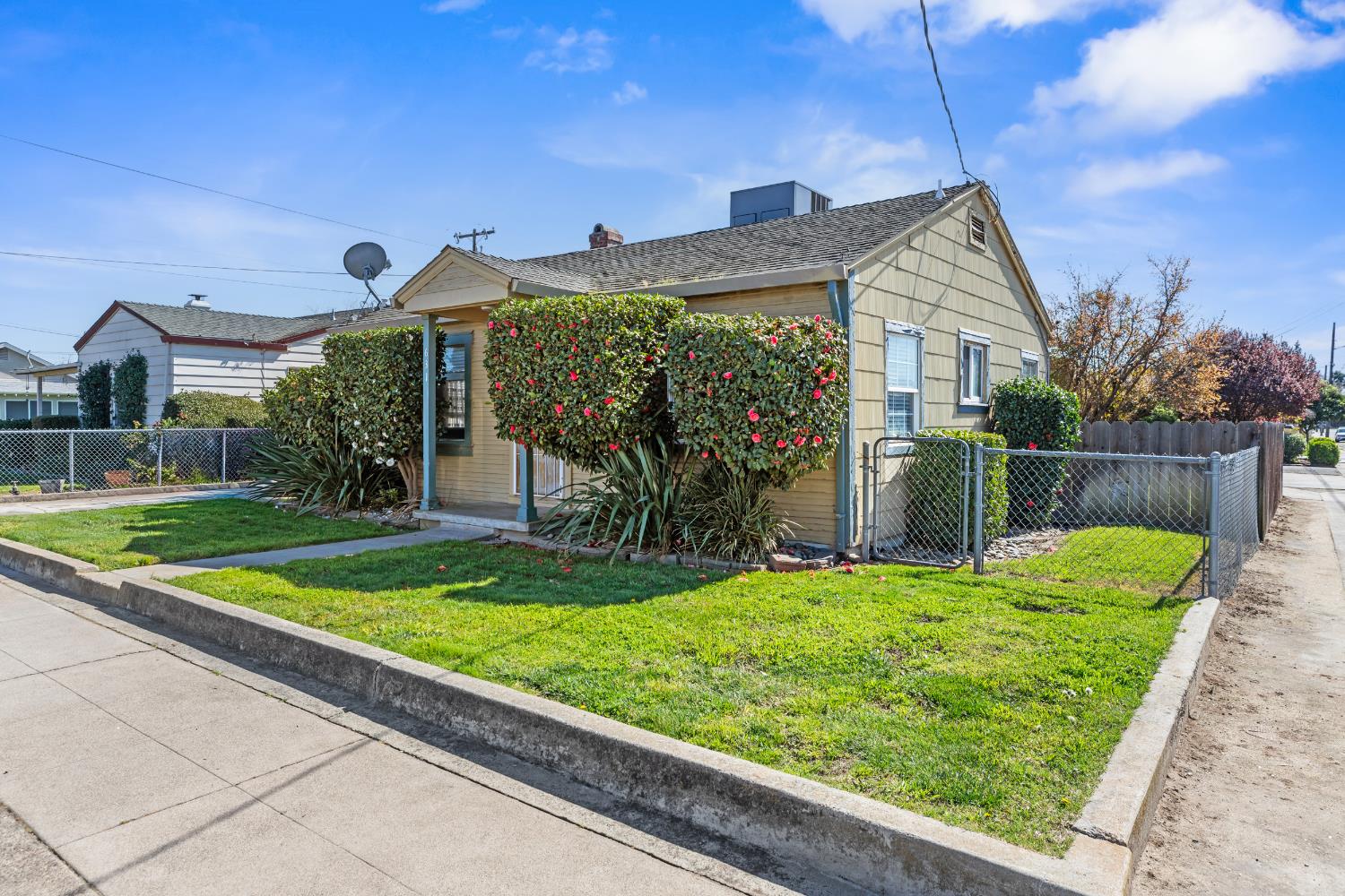 621 Poplar St, Oakdale, CA 95361