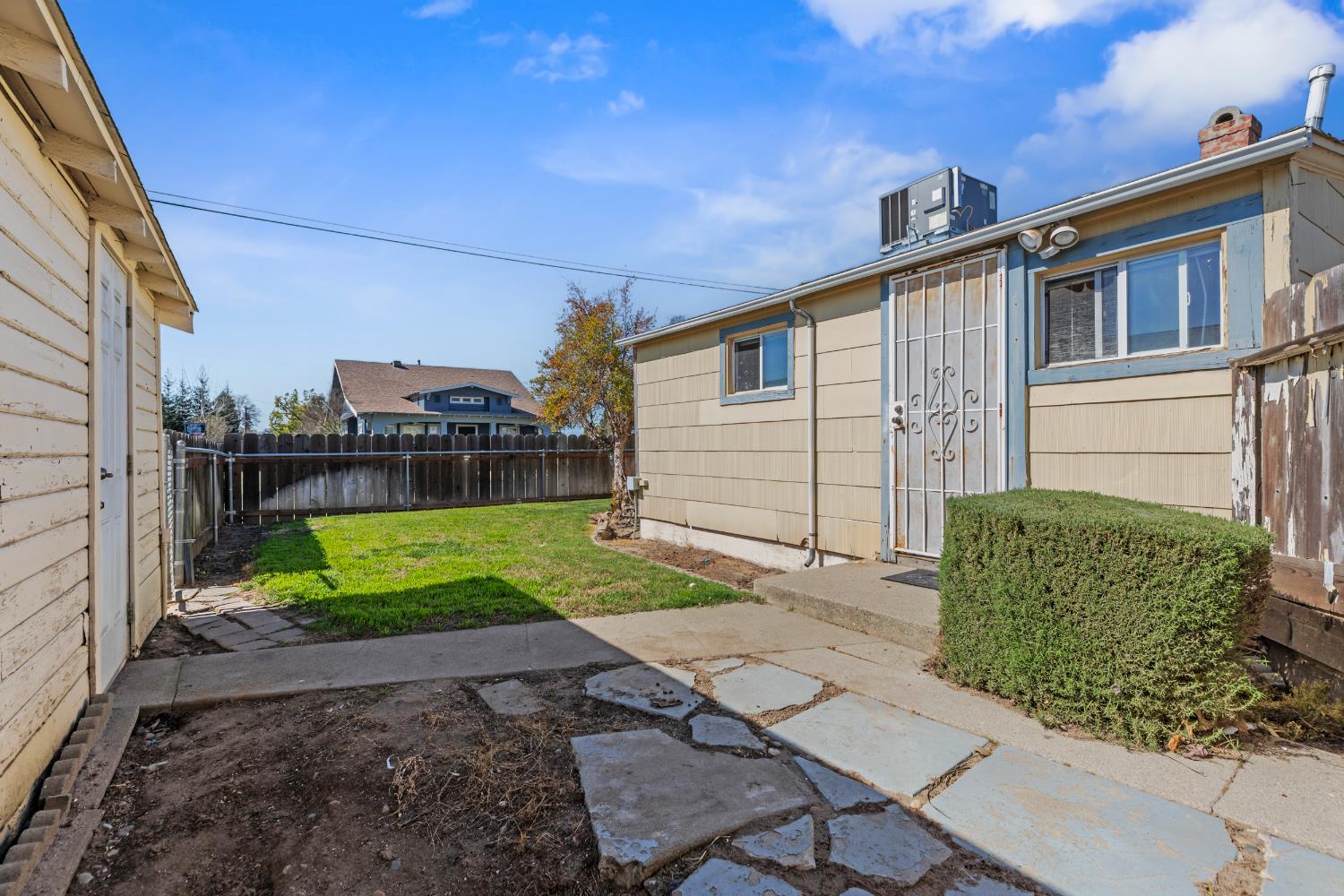 621 Poplar St, Oakdale, CA 95361