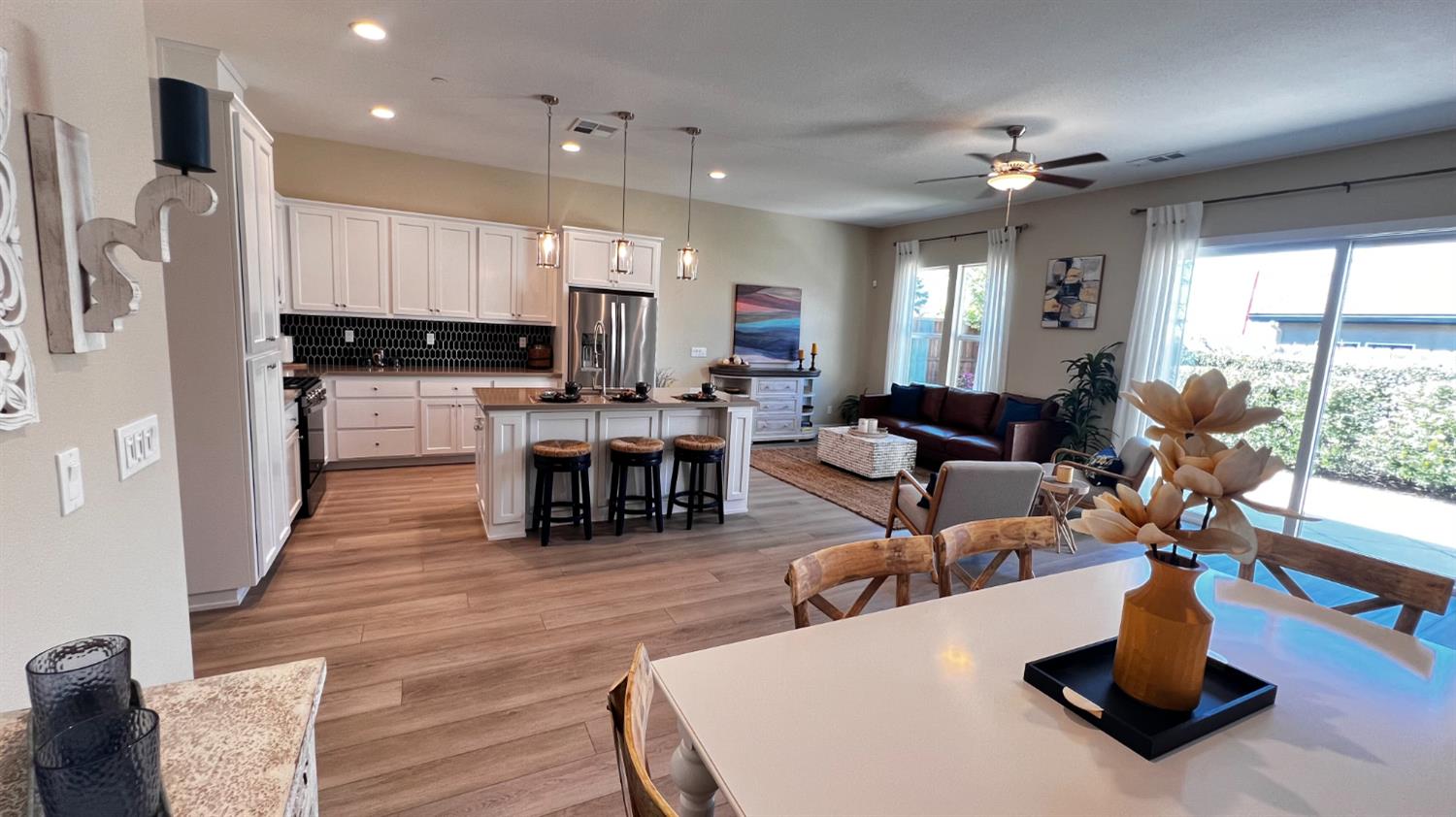 1034 Meadowlands Dr, Oakdale, CA 95361