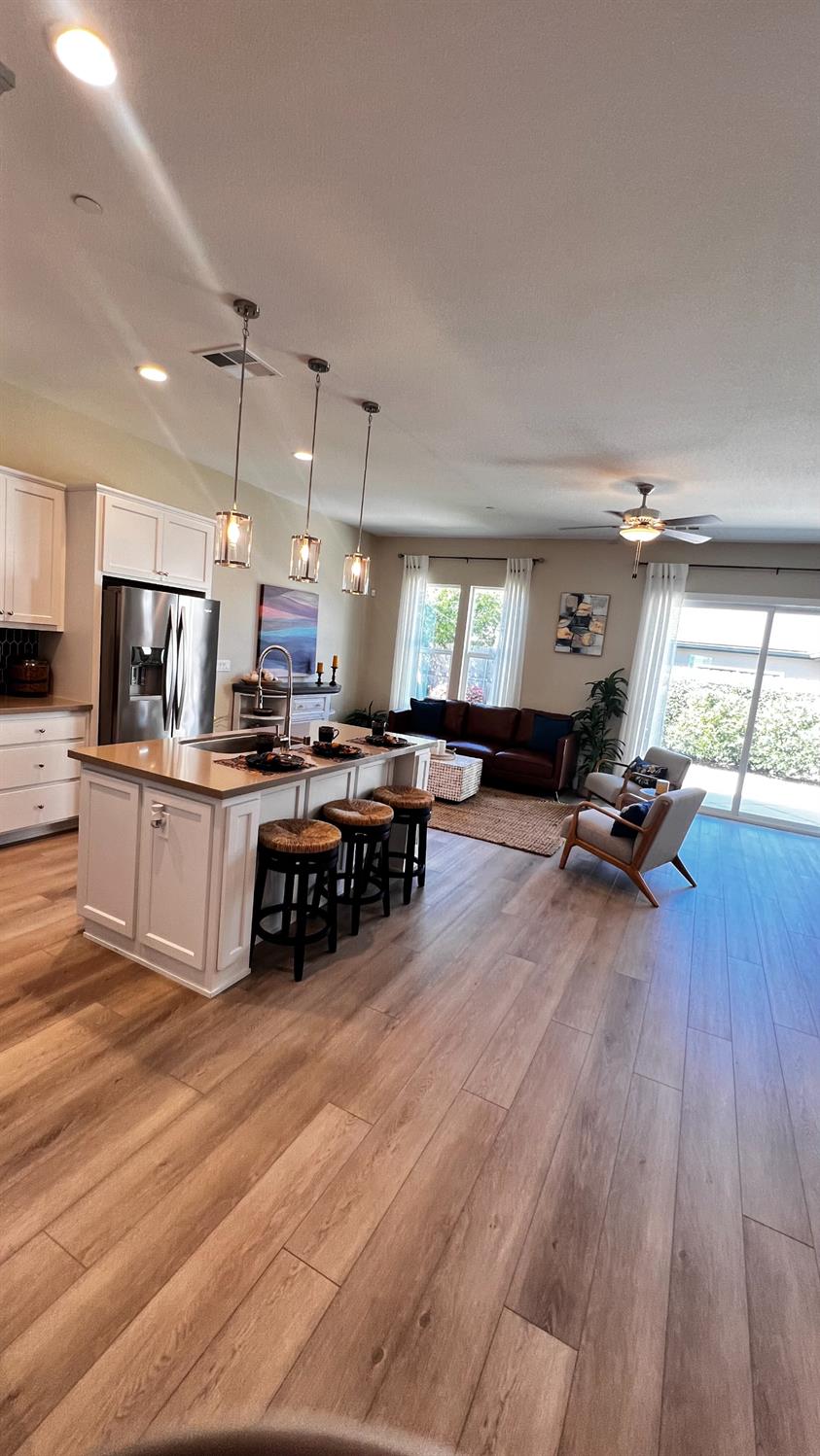 1034 Meadowlands Dr, Oakdale, CA 95361