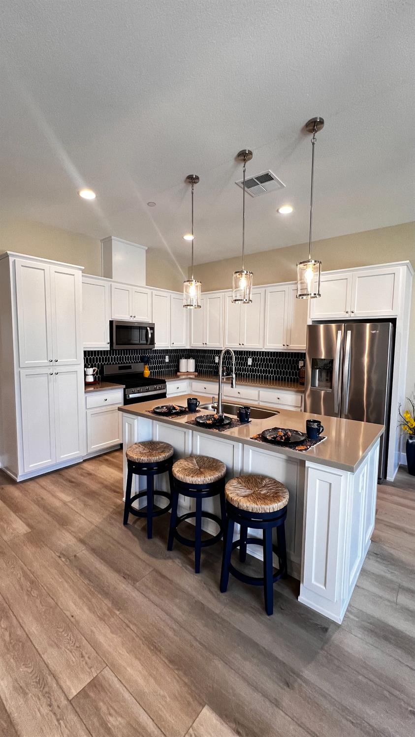 1034 Meadowlands Dr, Oakdale, CA 95361