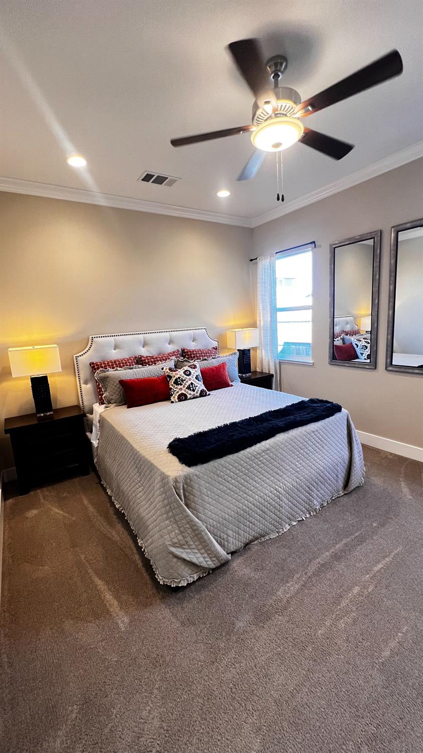 1034 Meadowlands Dr, Oakdale, CA 95361