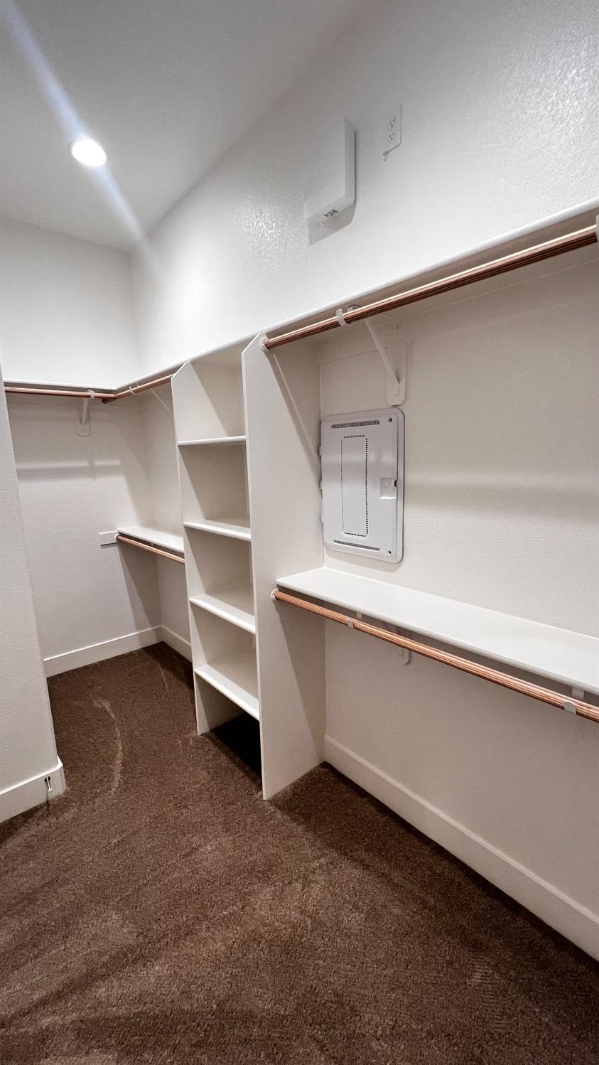 1034 Meadowlands Dr, Oakdale, CA 95361