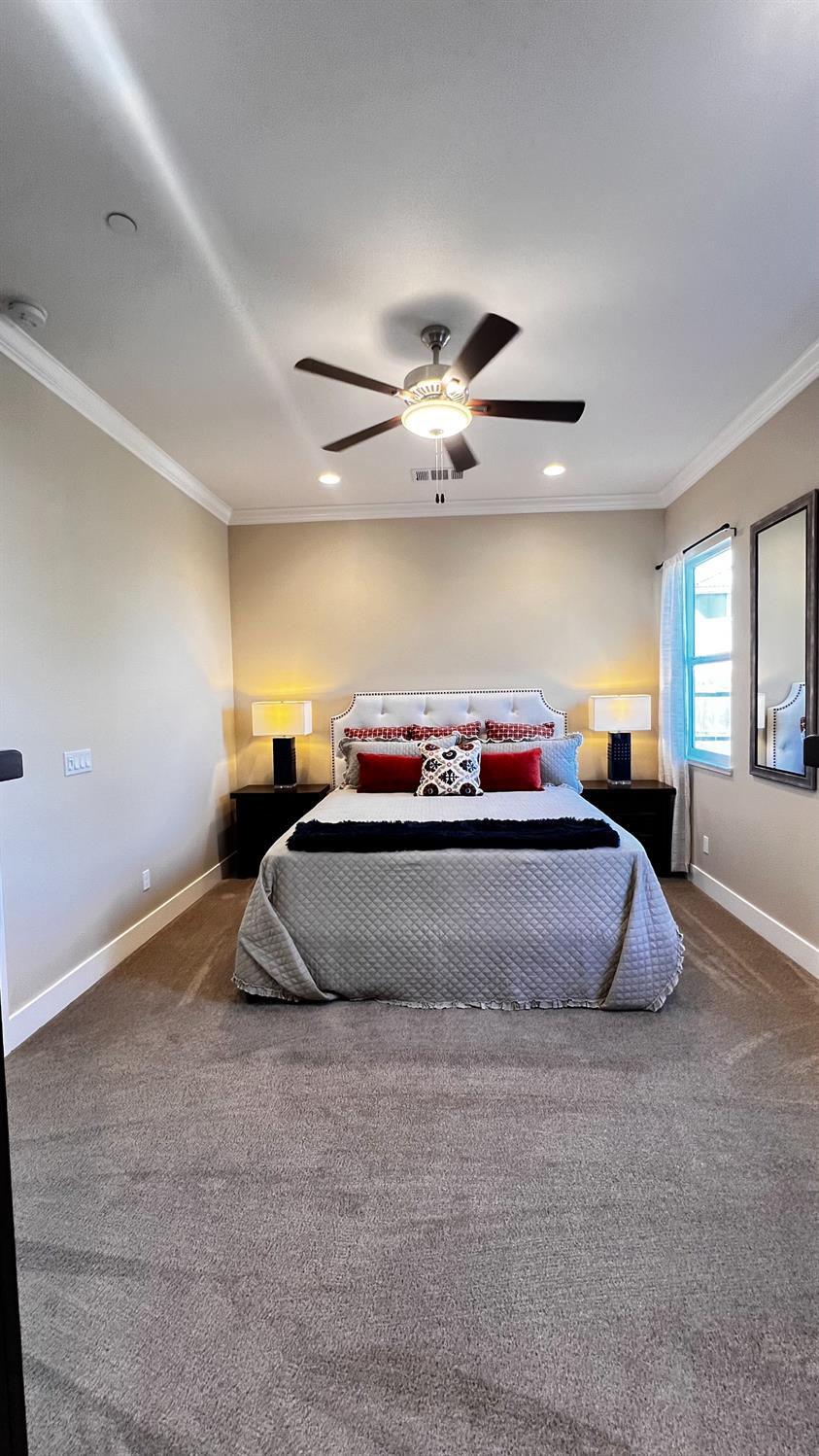 1034 Meadowlands Dr, Oakdale, CA 95361