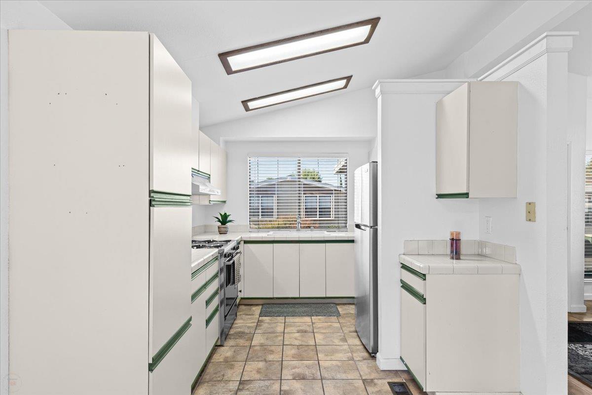 1500 Held Ave #79, Modesto, CA 95355