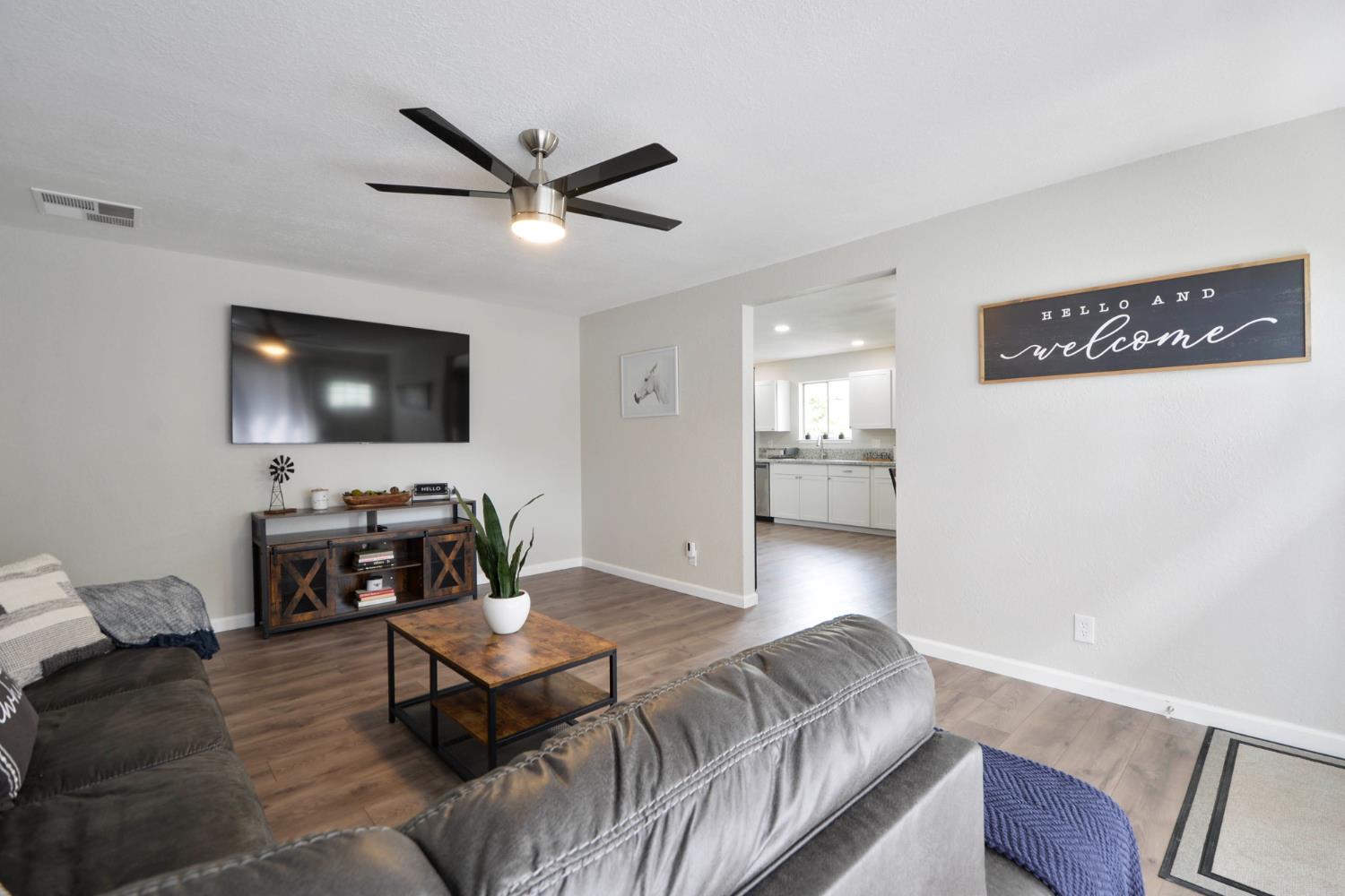 1257 Arizona Ave, Los Banos, CA 93635