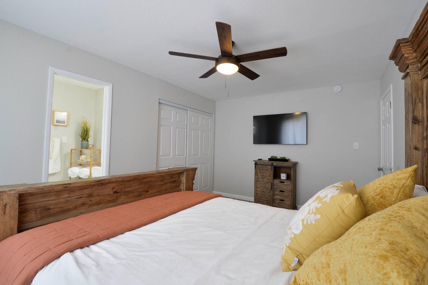 1257 Arizona Ave, Los Banos, CA 93635