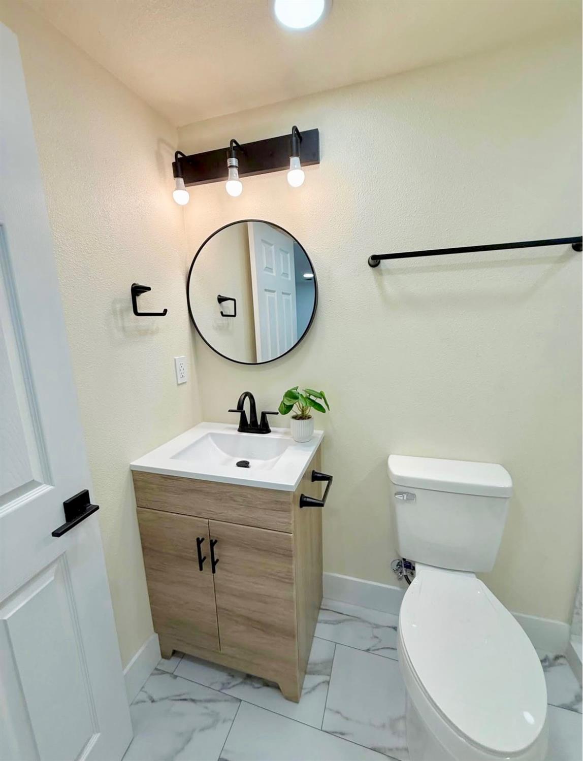 1805 Vernon Ave, Modesto, CA 95351