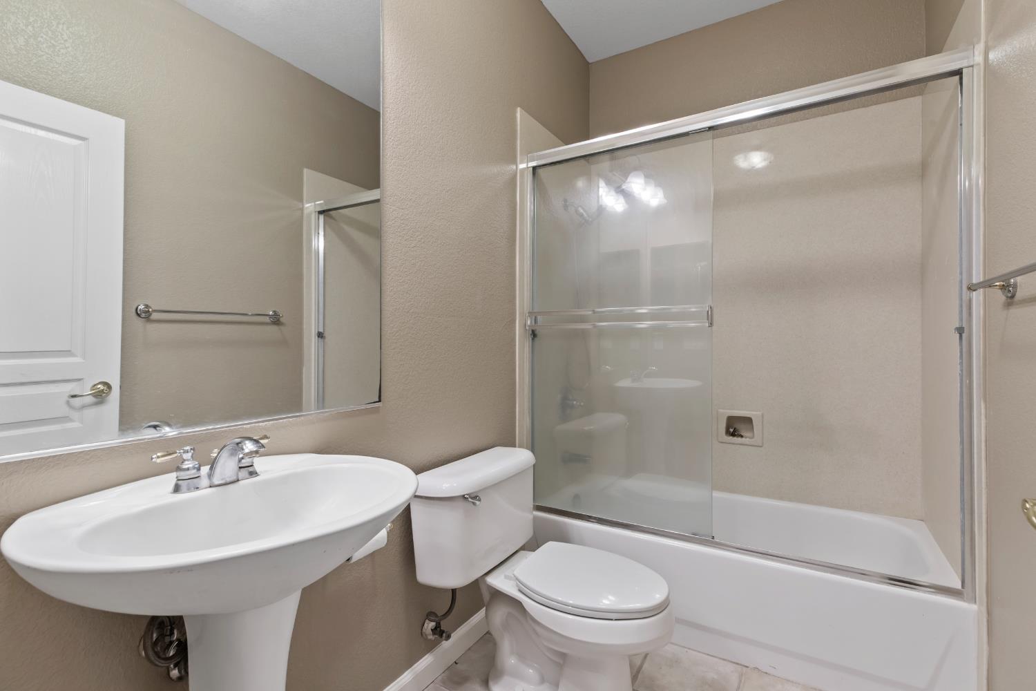 2717 Vestrella Dr, Modesto, CA 95356