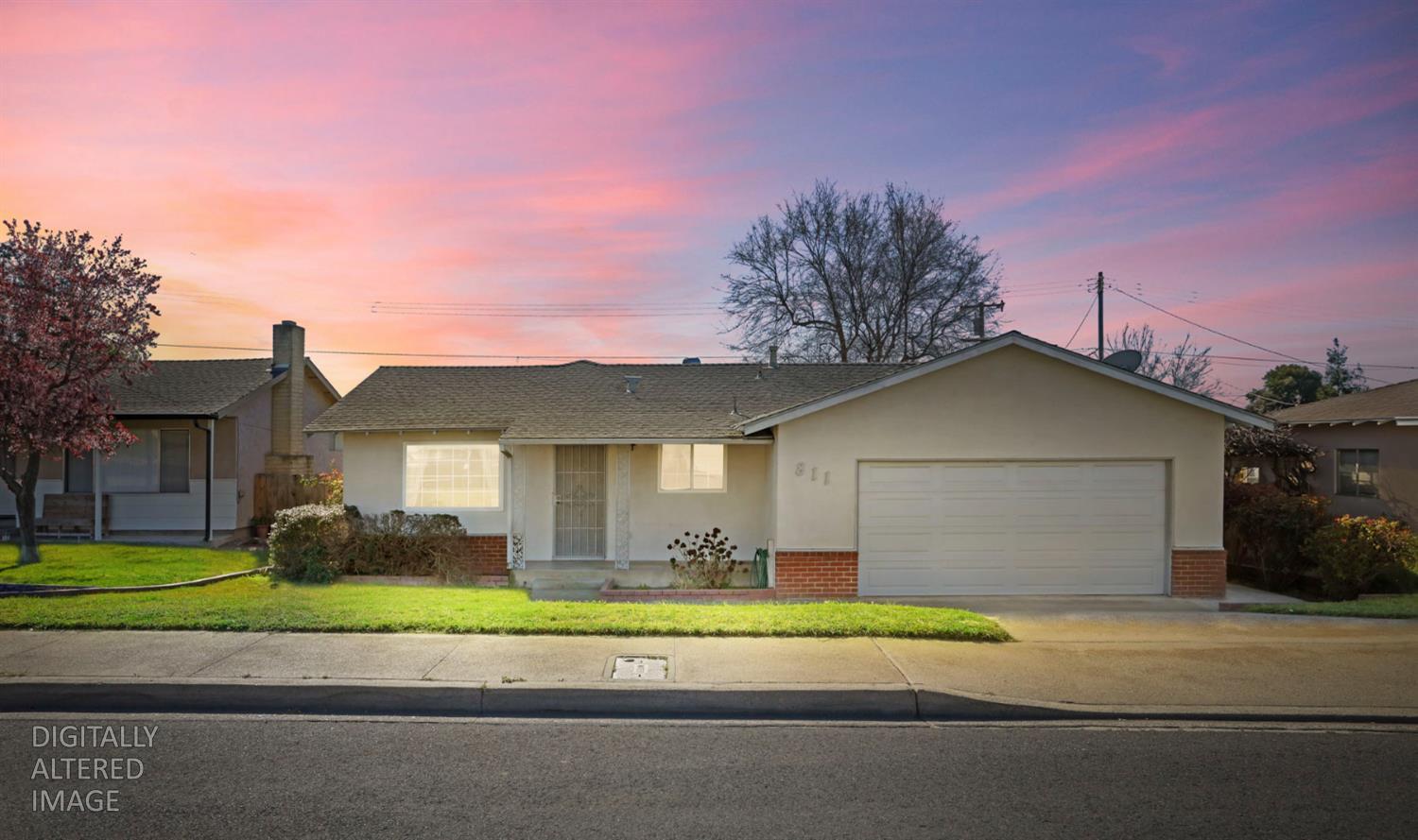 811 E C St, Oakdale, CA 95361