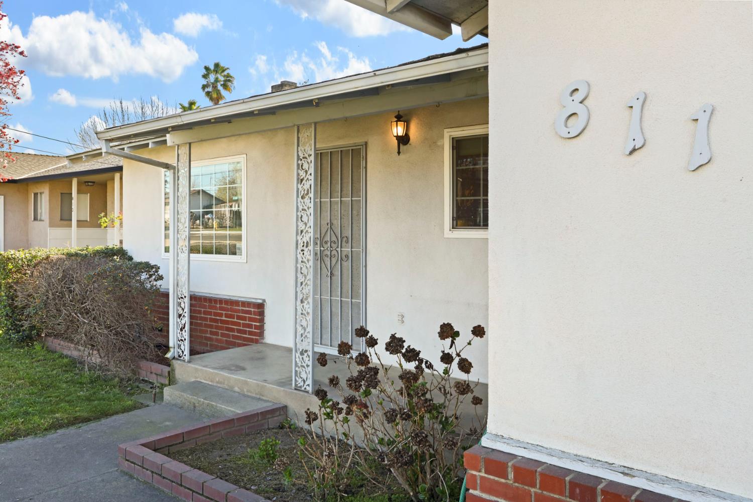 811 E C St, Oakdale, CA 95361