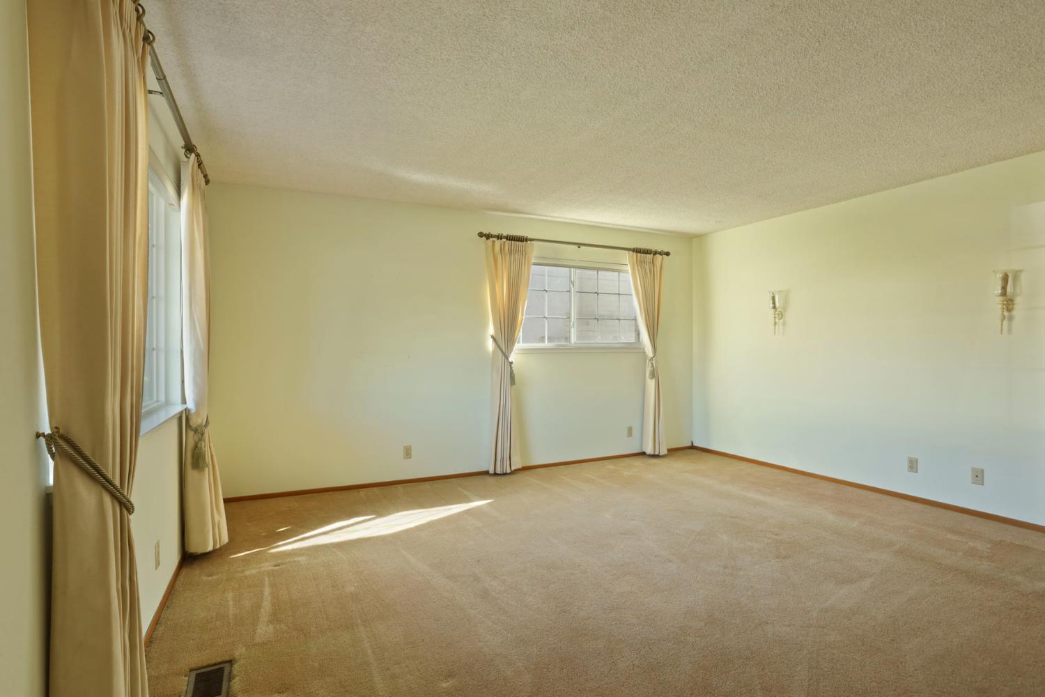 811 E C St, Oakdale, CA 95361