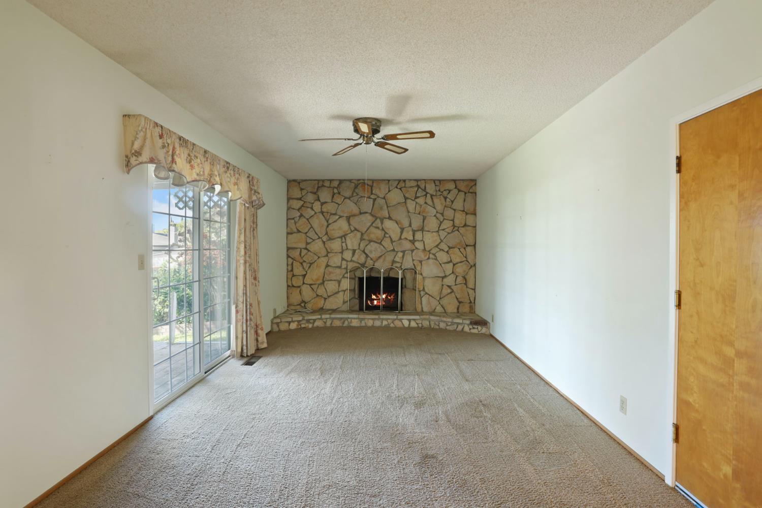 811 E C St, Oakdale, CA 95361