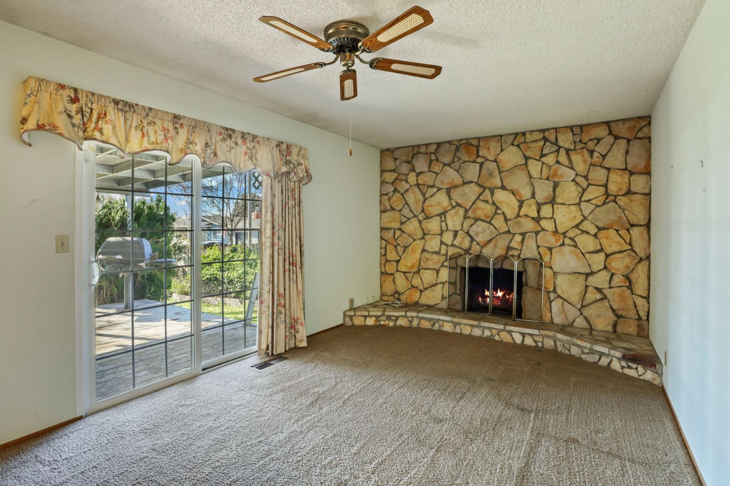 811 E C St, Oakdale, CA 95361