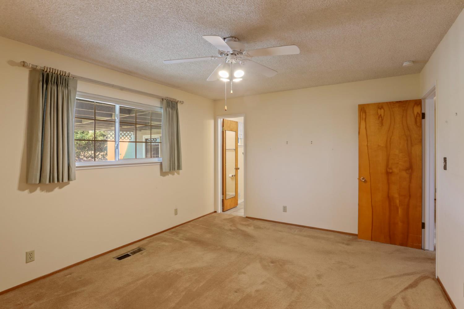 811 E C St, Oakdale, CA 95361