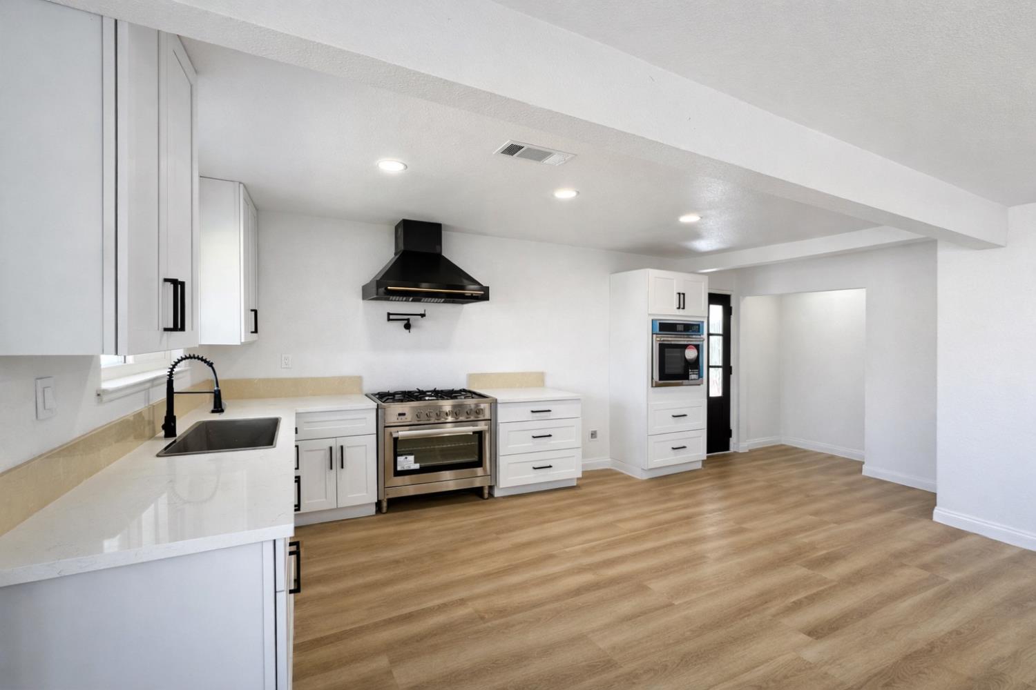 444 N 5th Ave, Oakdale, CA 95361