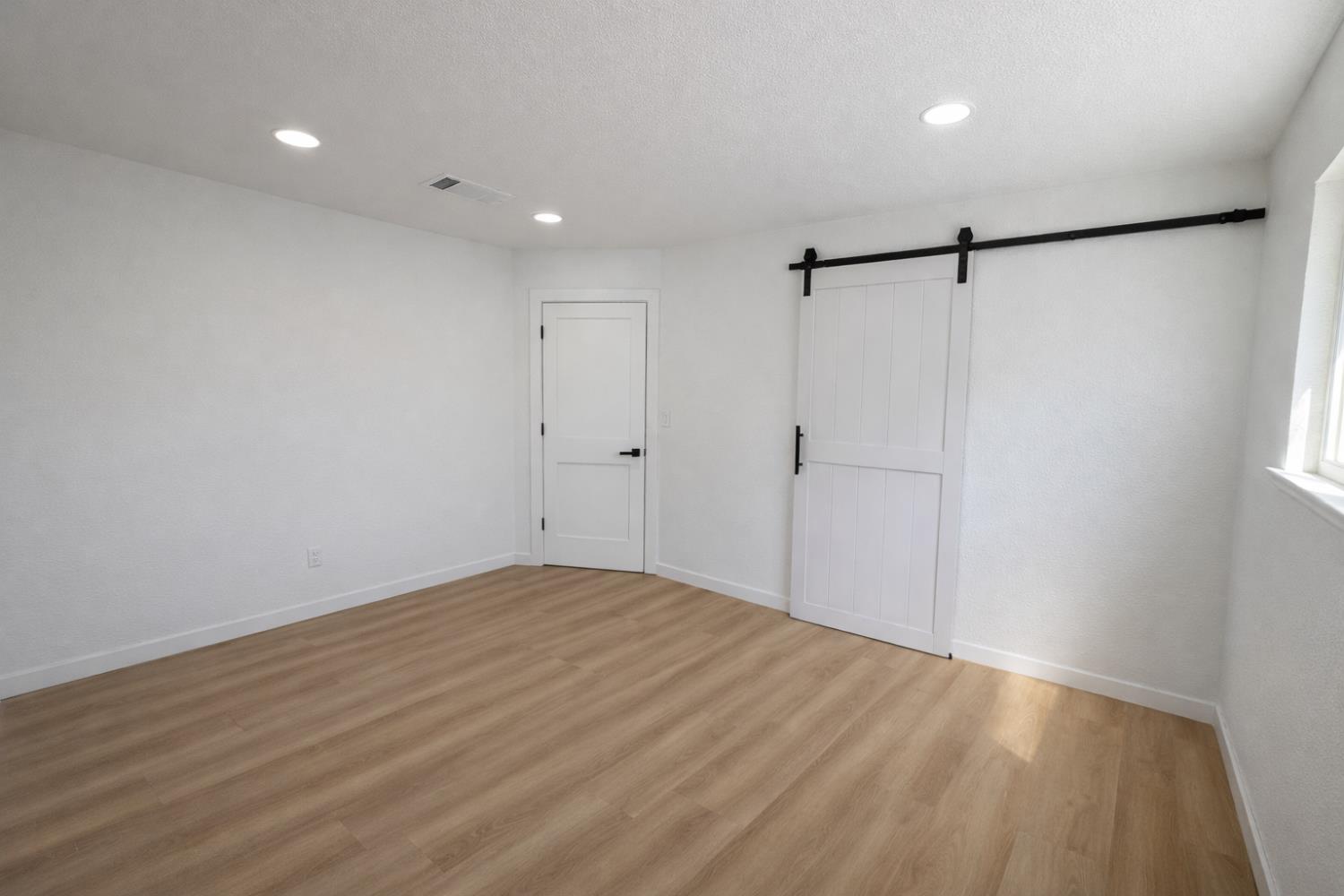 444 N 5th Ave, Oakdale, CA 95361