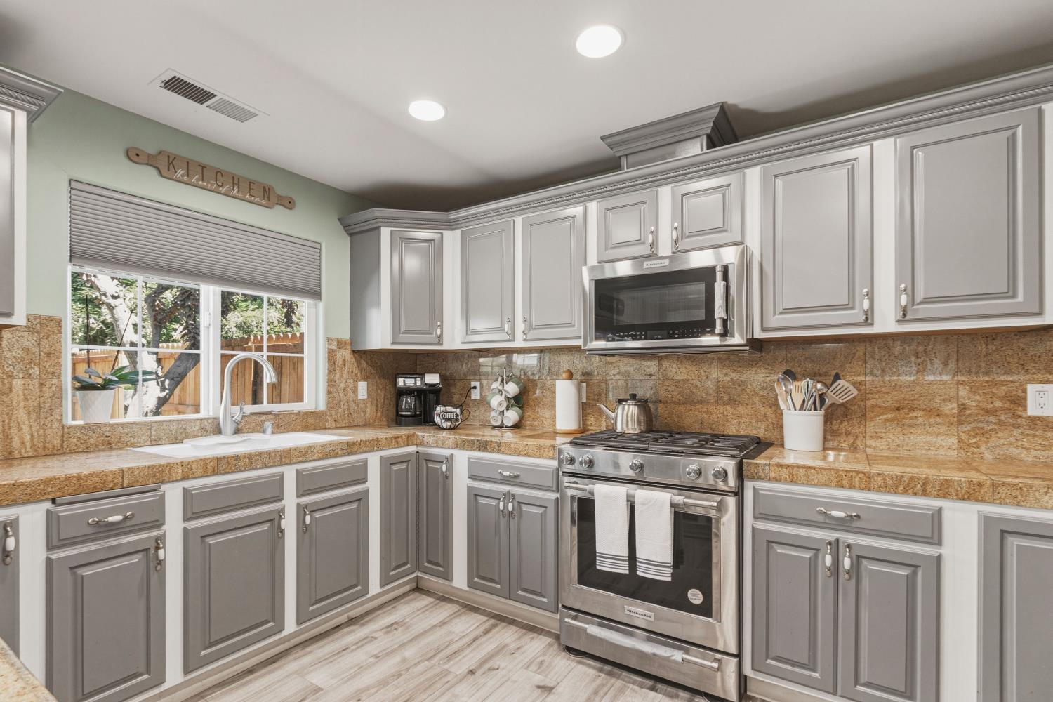 1201 W Donna Dr, Merced, CA 95348