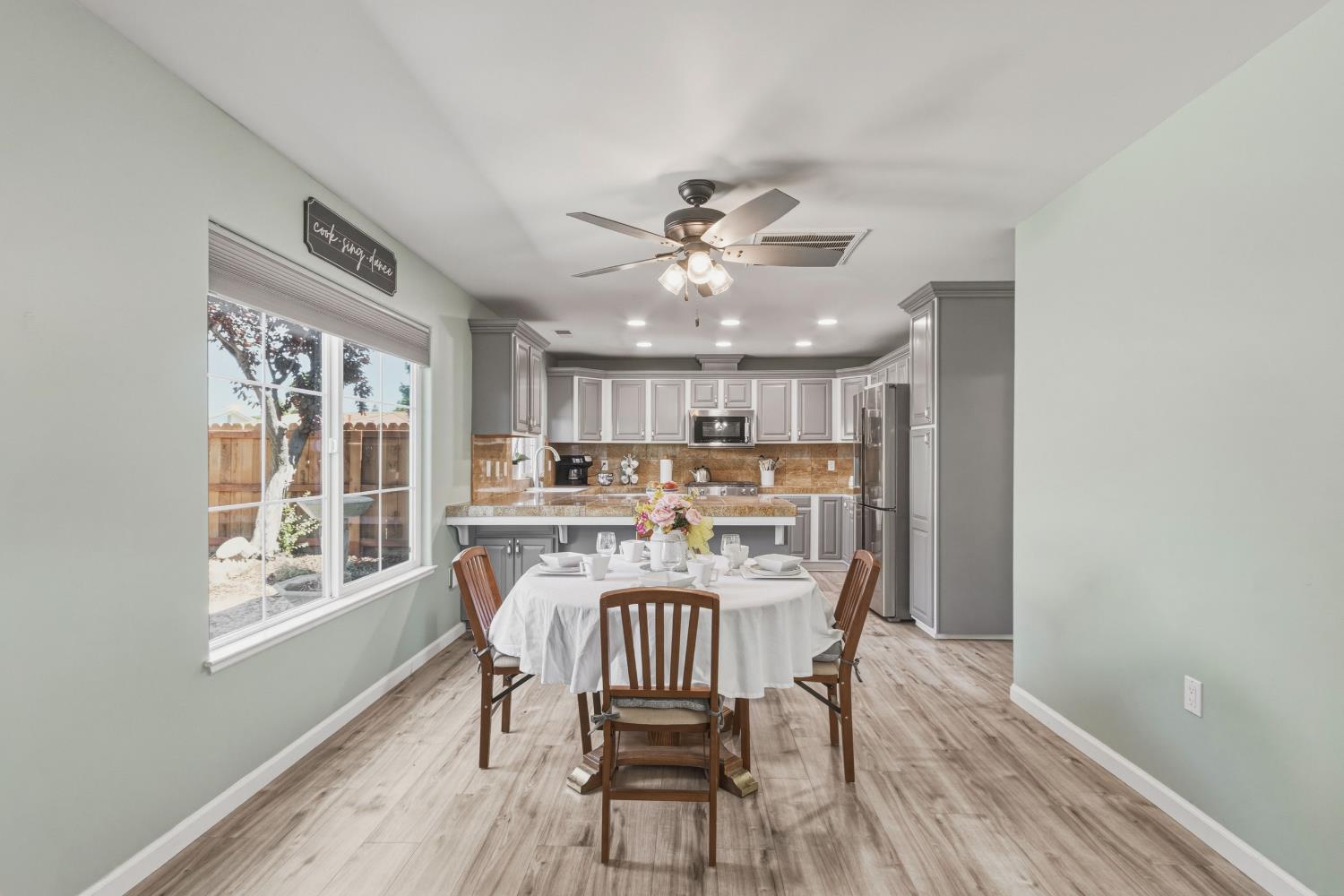 1201 W Donna Dr, Merced, CA 95348
