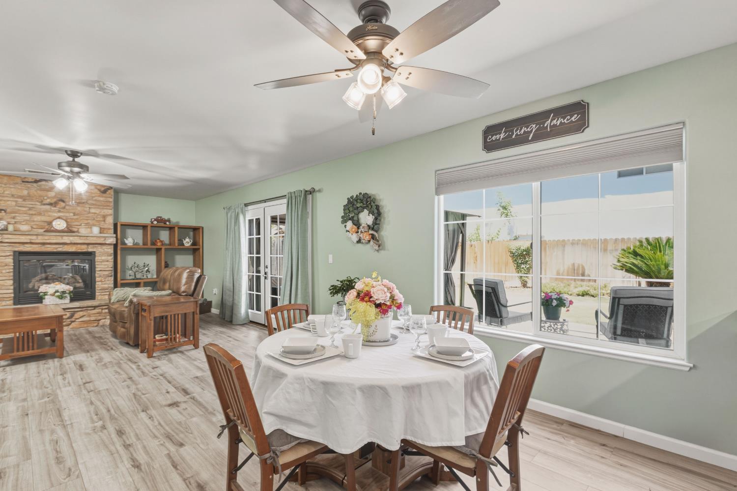 1201 W Donna Dr, Merced, CA 95348