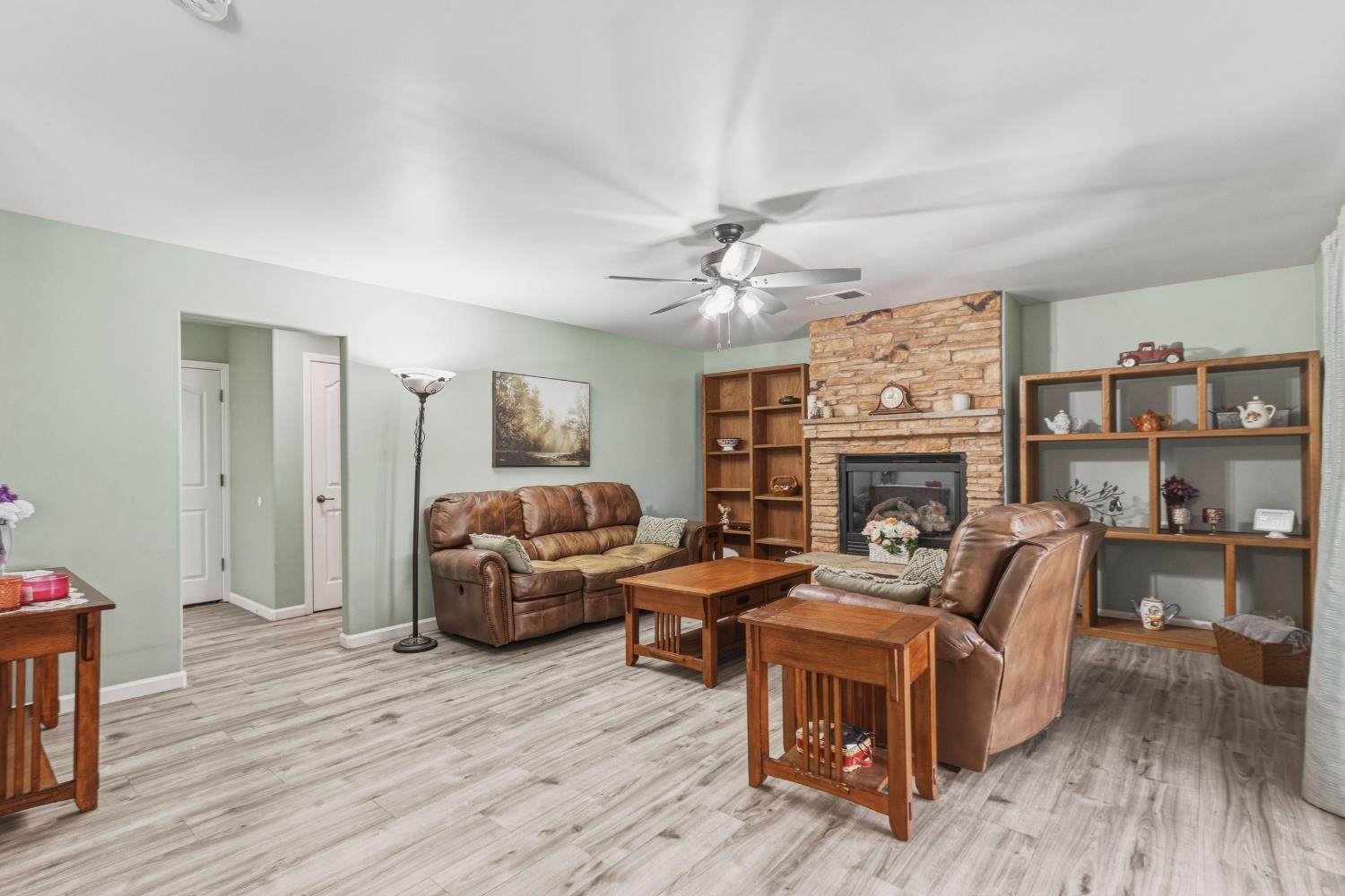 1201 W Donna Dr, Merced, CA 95348
