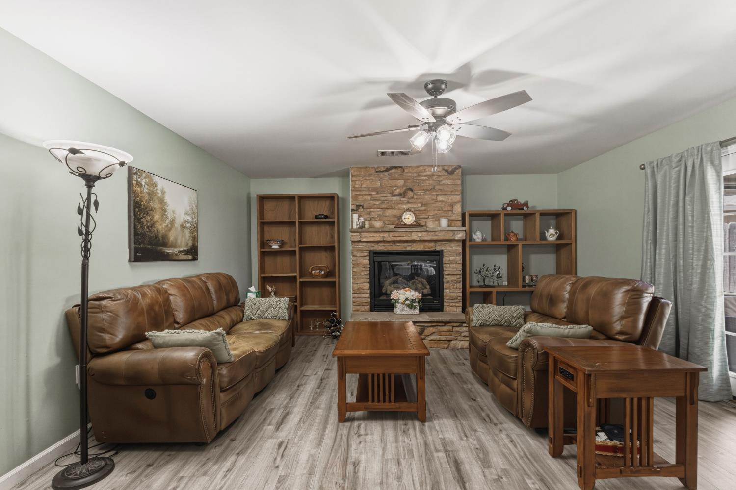 1201 W Donna Dr, Merced, CA 95348