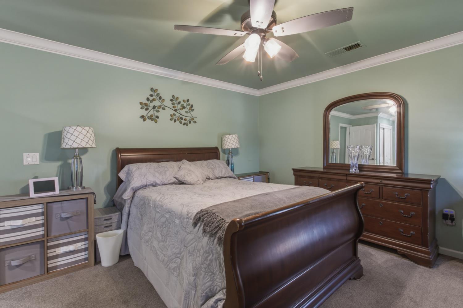 1201 W Donna Dr, Merced, CA 95348