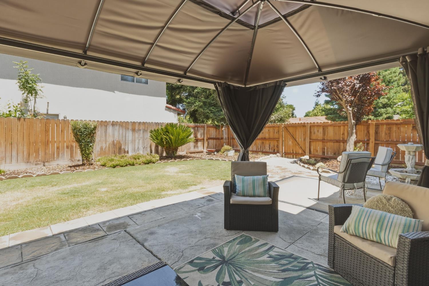 1201 W Donna Dr, Merced, CA 95348