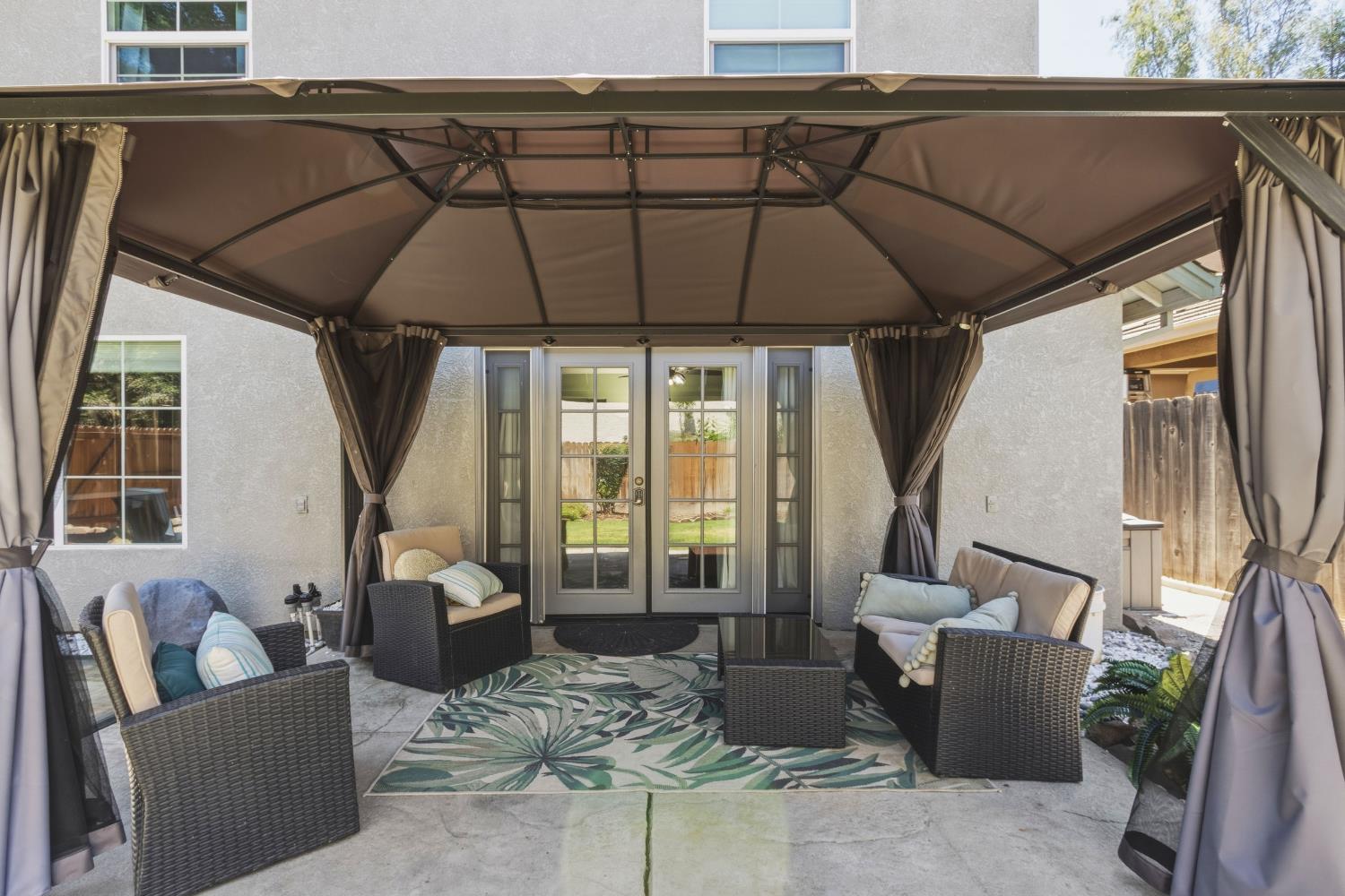 1201 W Donna Dr, Merced, CA 95348