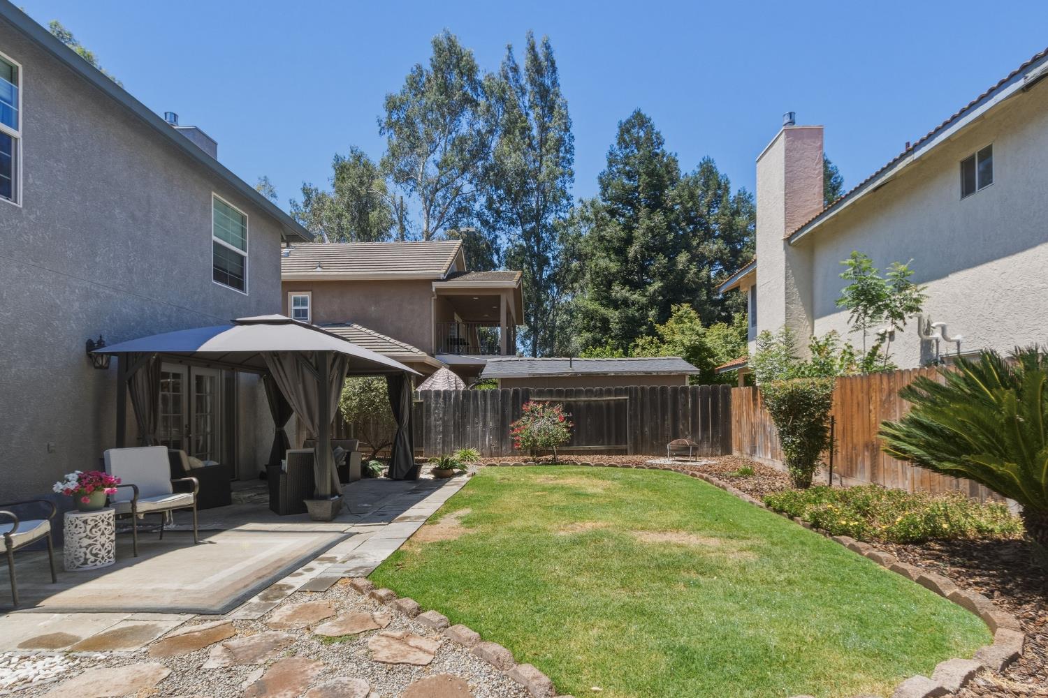 1201 W Donna Dr, Merced, CA 95348