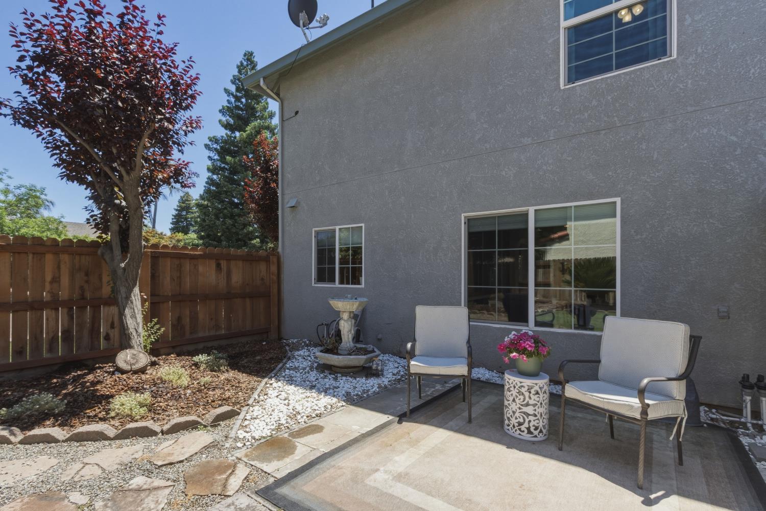 1201 W Donna Dr, Merced, CA 95348