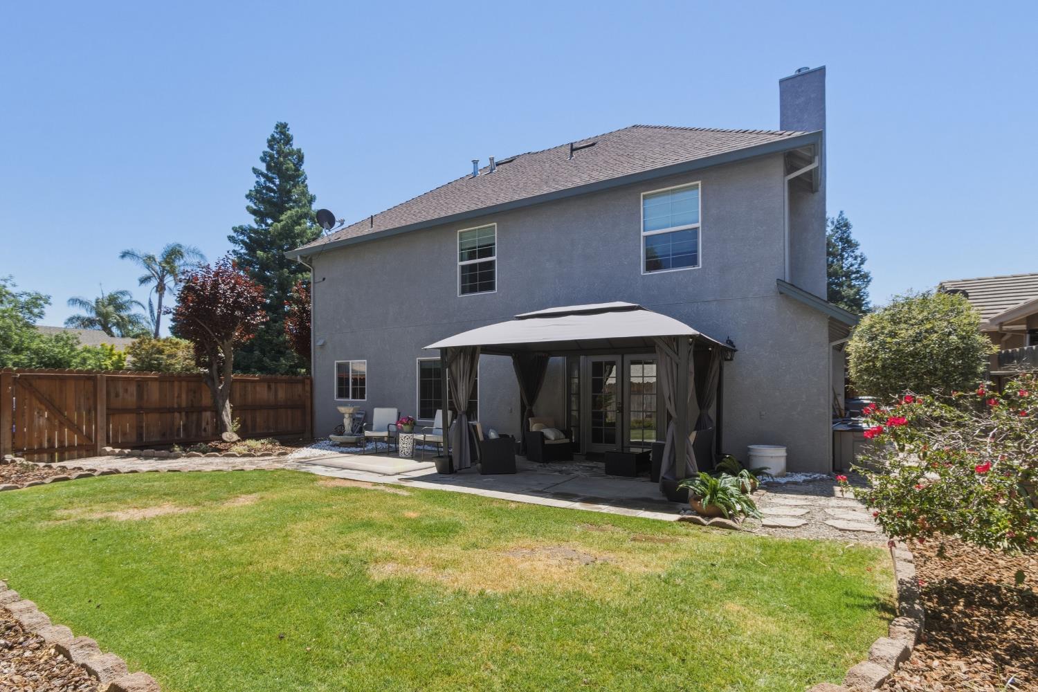 1201 W Donna Dr, Merced, CA 95348