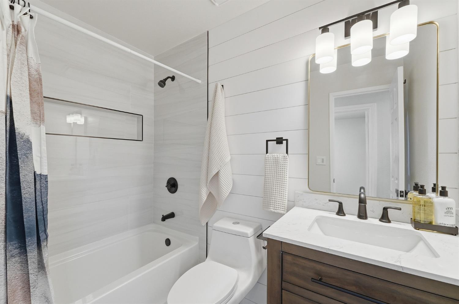 1376 Speer St, Oakdale, CA 95361